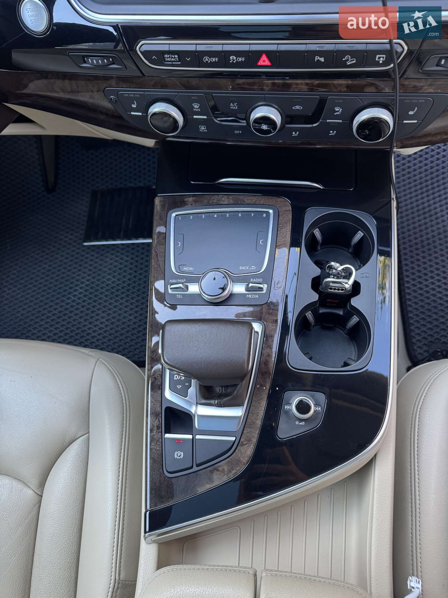 Audi Q7 2016 VIN WA1LAAF72HD022892 фото оголошення 24 з 47
