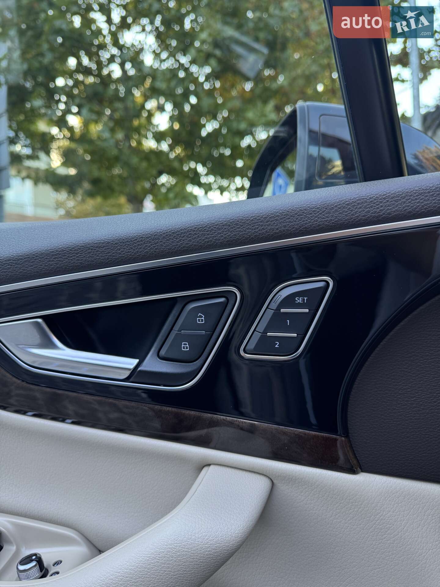 Audi Q7 2016 VIN WA1LAAF72HD022892 фото оголошення 29 з 47