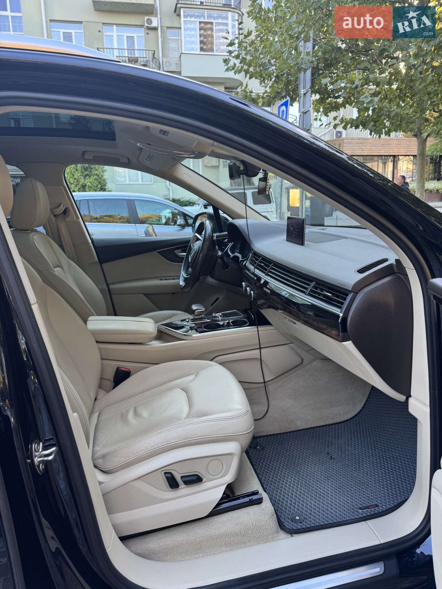 Audi Q7 2016 VIN WA1LAAF72HD022892 фото оголошення 31 з 47