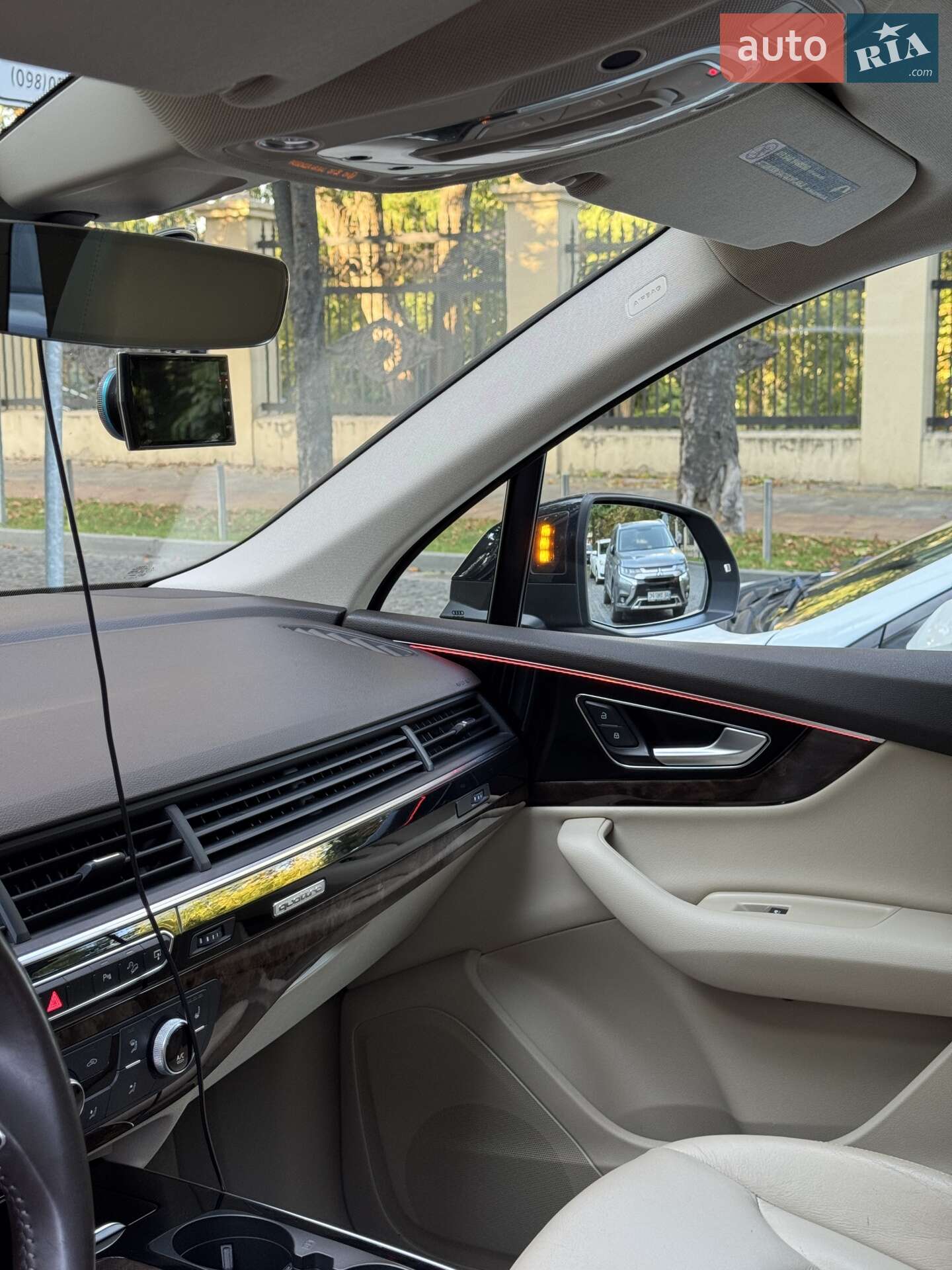 Audi Q7 2016 VIN WA1LAAF72HD022892 фото оголошення 32 з 47