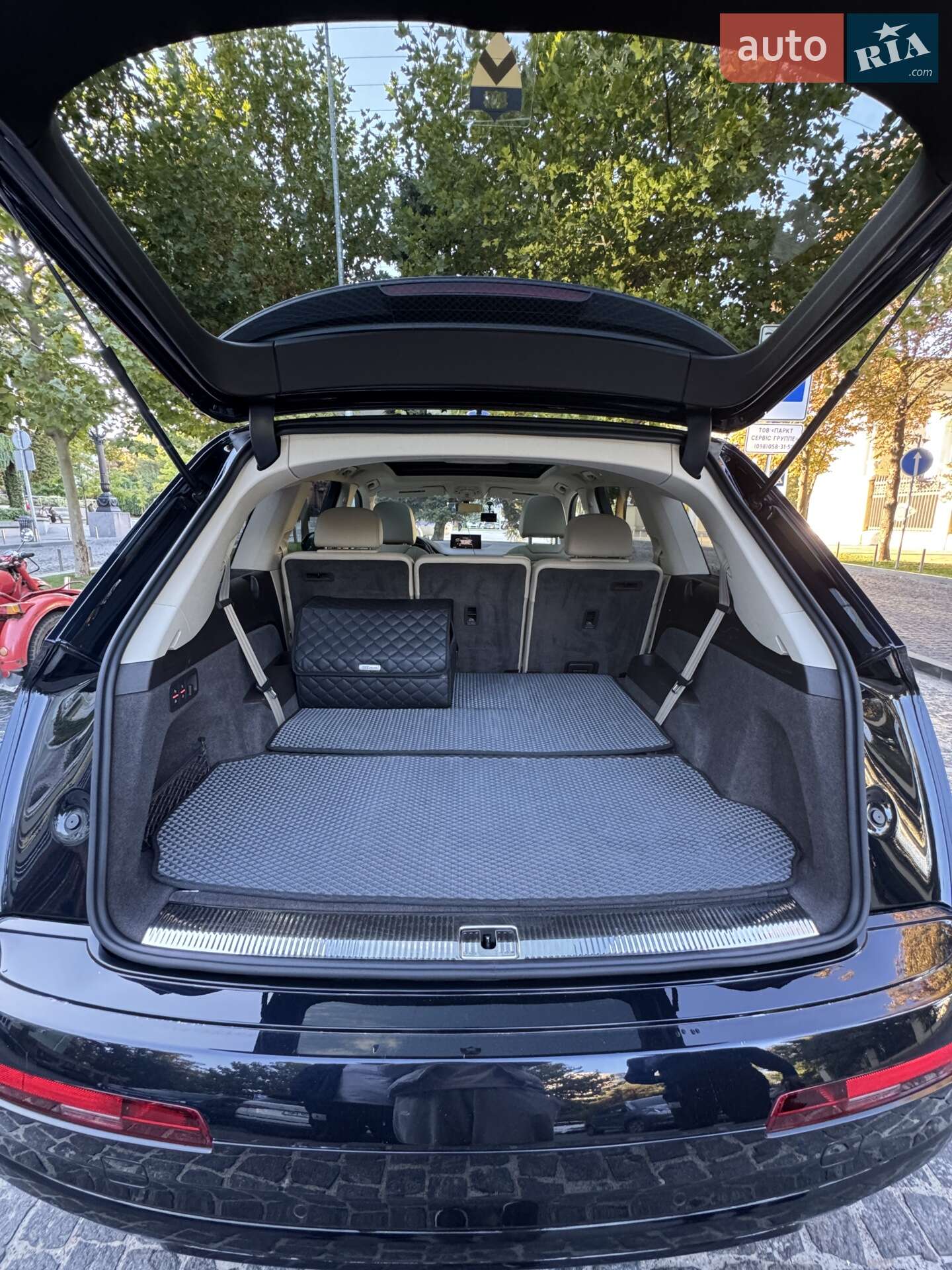 Audi Q7 2016 VIN WA1LAAF72HD022892 фото оголошення 39 з 47