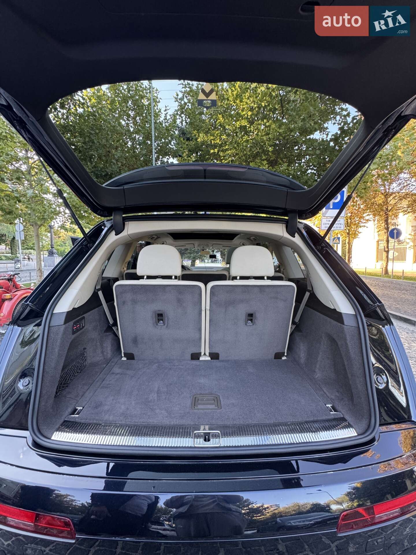 Audi Q7 2016 VIN WA1LAAF72HD022892 фото оголошення 41 з 47
