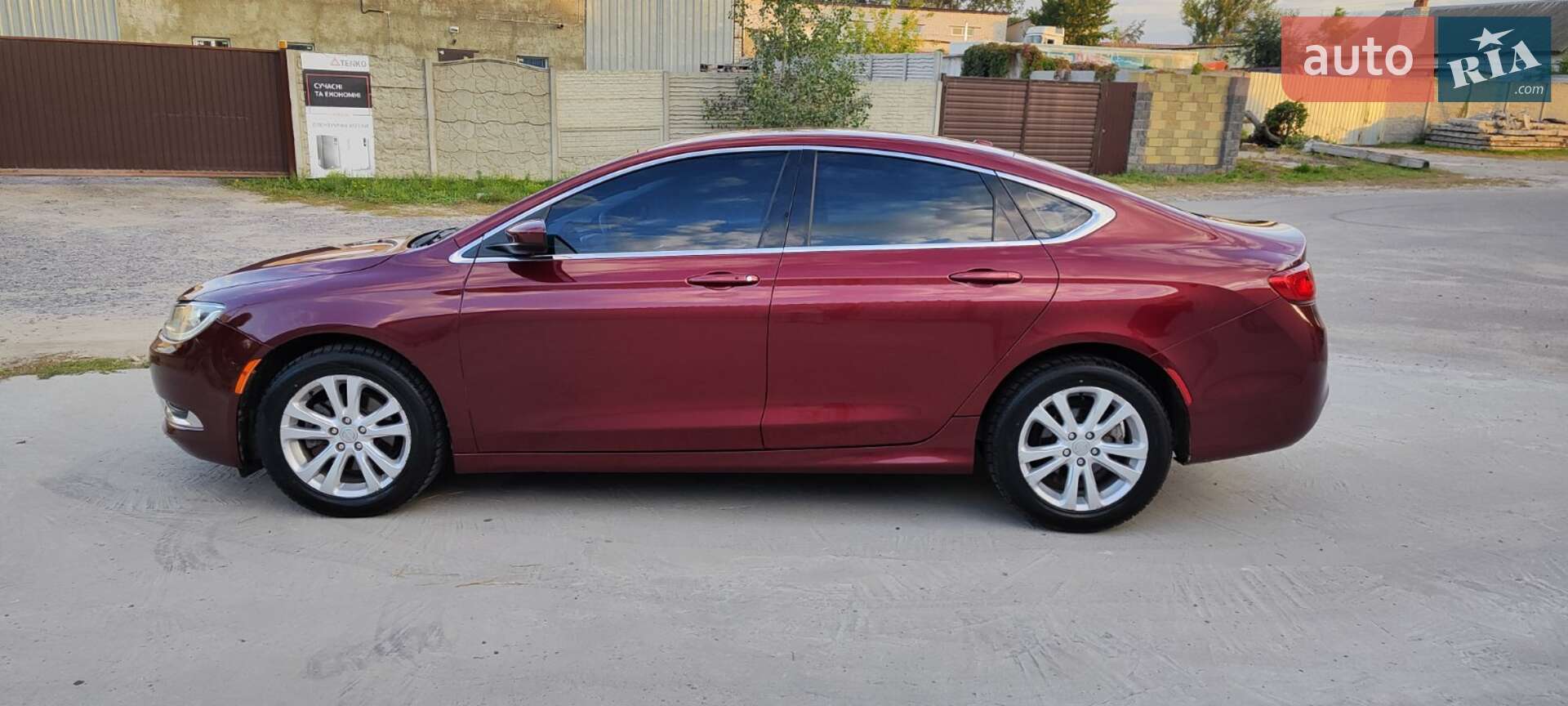 Chrysler 200 2015 VIN 1C3CCCAB4FN724943 фото оголошення 2 з 10
