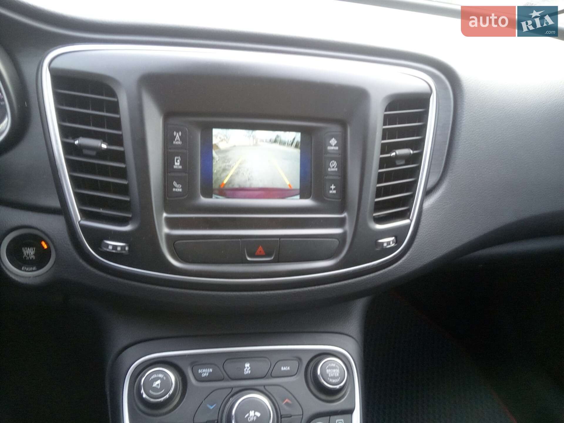 Chrysler 200 2015 VIN 1C3CCCAB4FN724943 фото оголошення 8 з 10