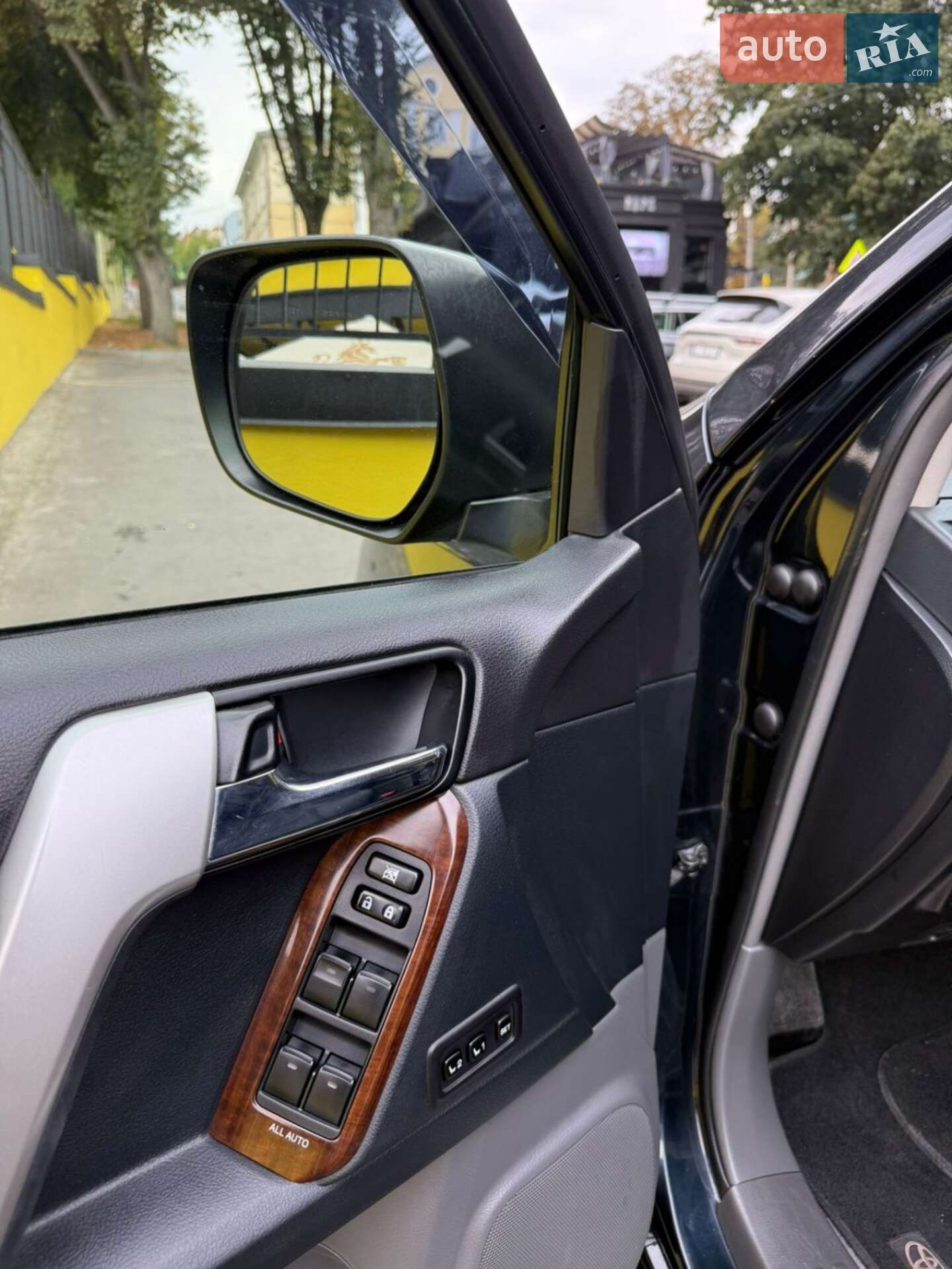 Toyota Land Cruiser Prado 2012 VIN JTEBH3FJ105050519 фото оголошення 27 з 36