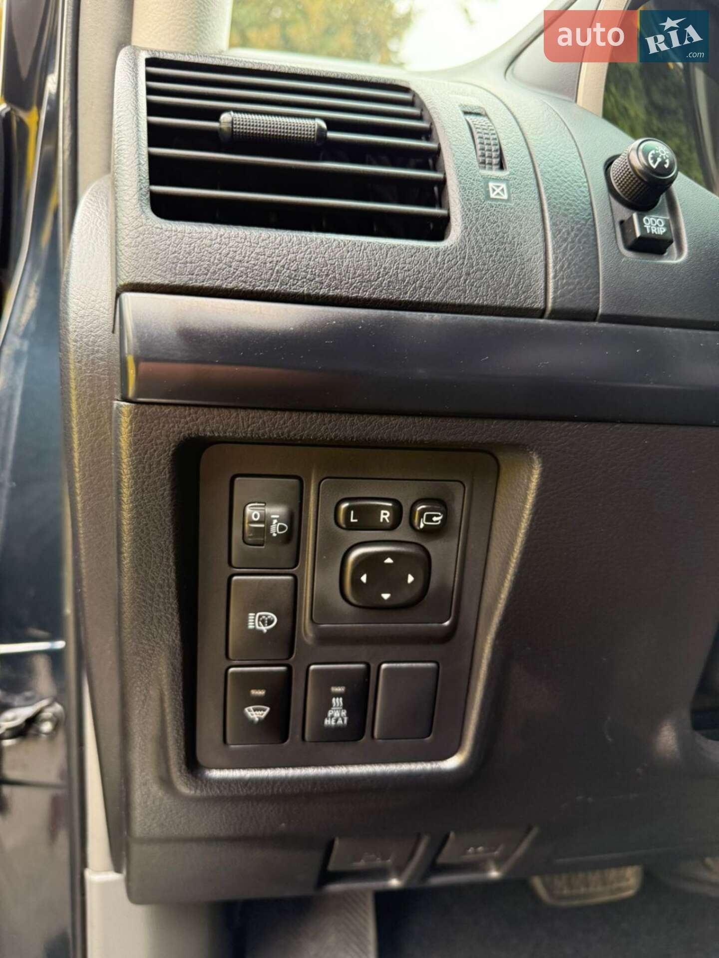 Toyota Land Cruiser Prado 2012 VIN JTEBH3FJ105050519 фото оголошення 28 з 36