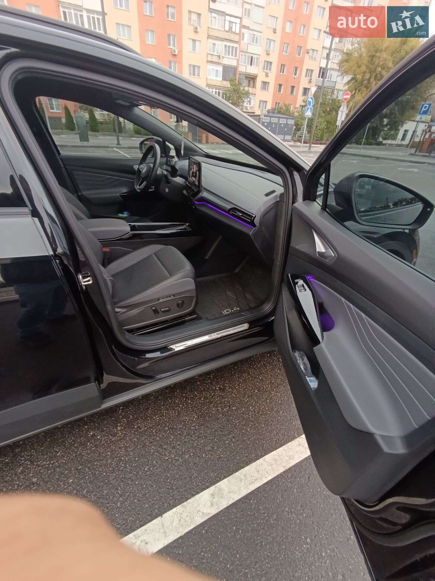 Volkswagen ID.4 2023 VIN 1V2WNPE88PC045777 фото оголошення 2 з 15