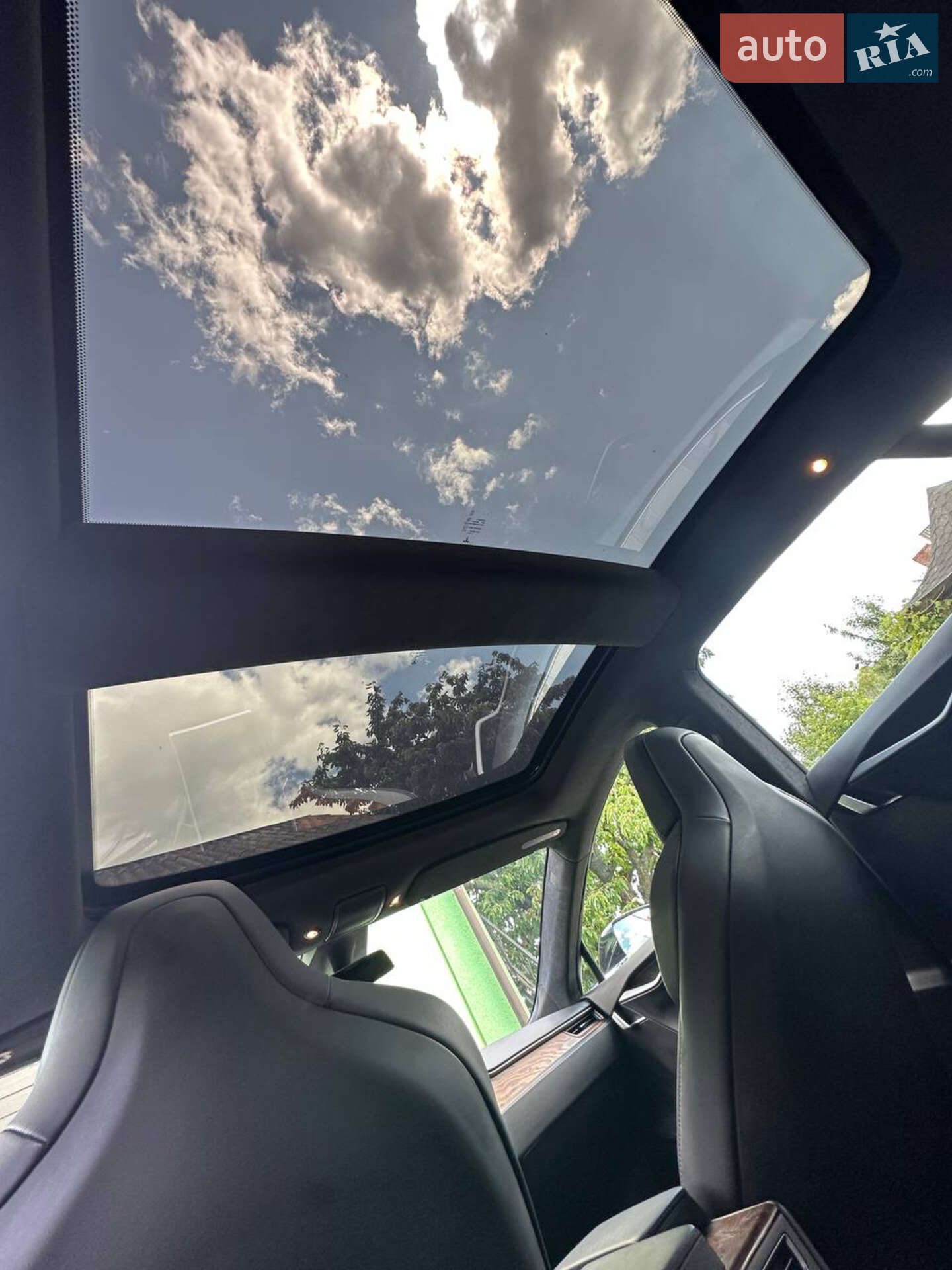 Tesla Model S 2018 VIN 5YJSA1E4XJF272968 фото оголошення 4 з 10