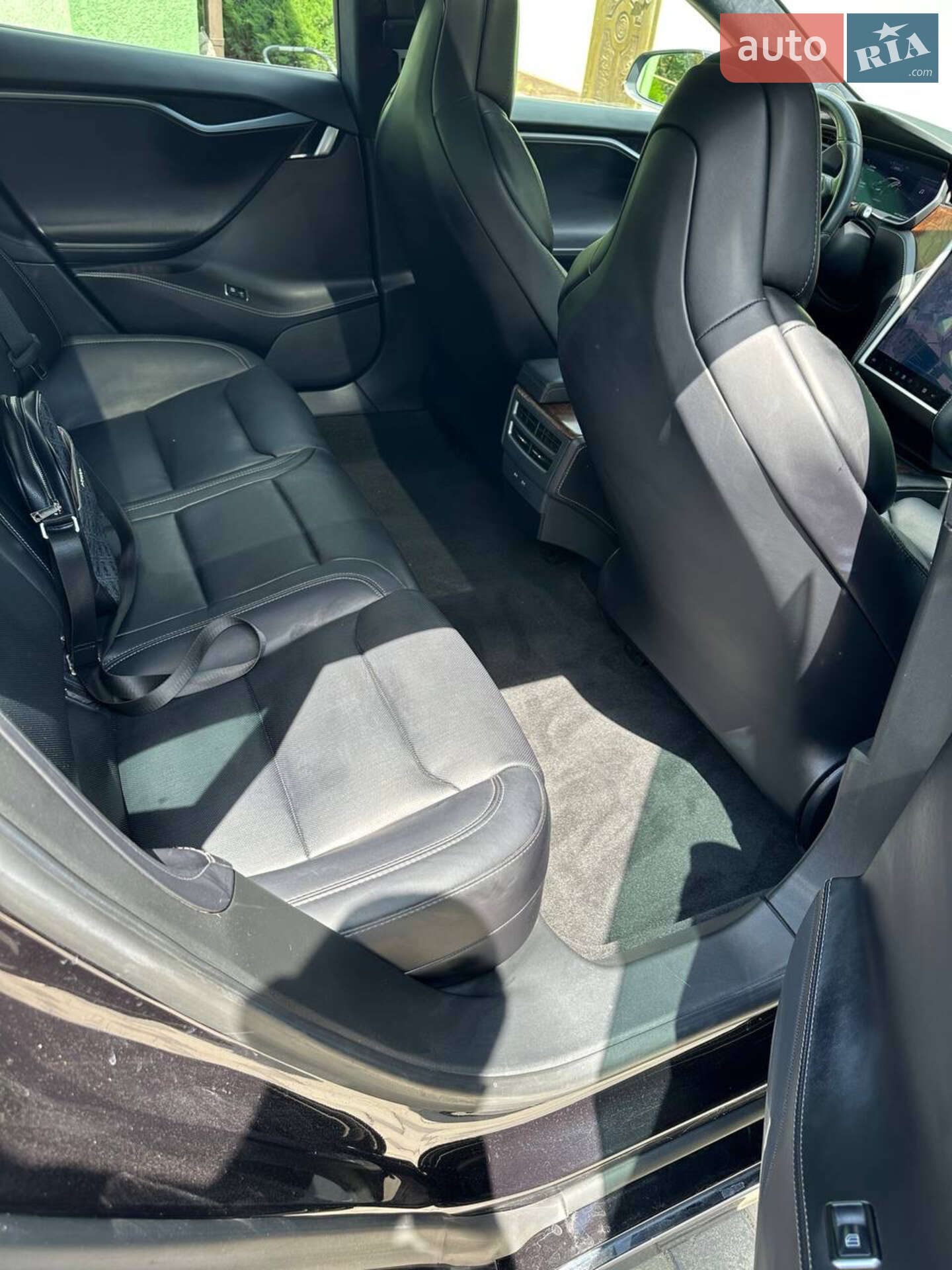 Tesla Model S 2018 VIN 5YJSA1E4XJF272968 фото оголошення 5 з 10