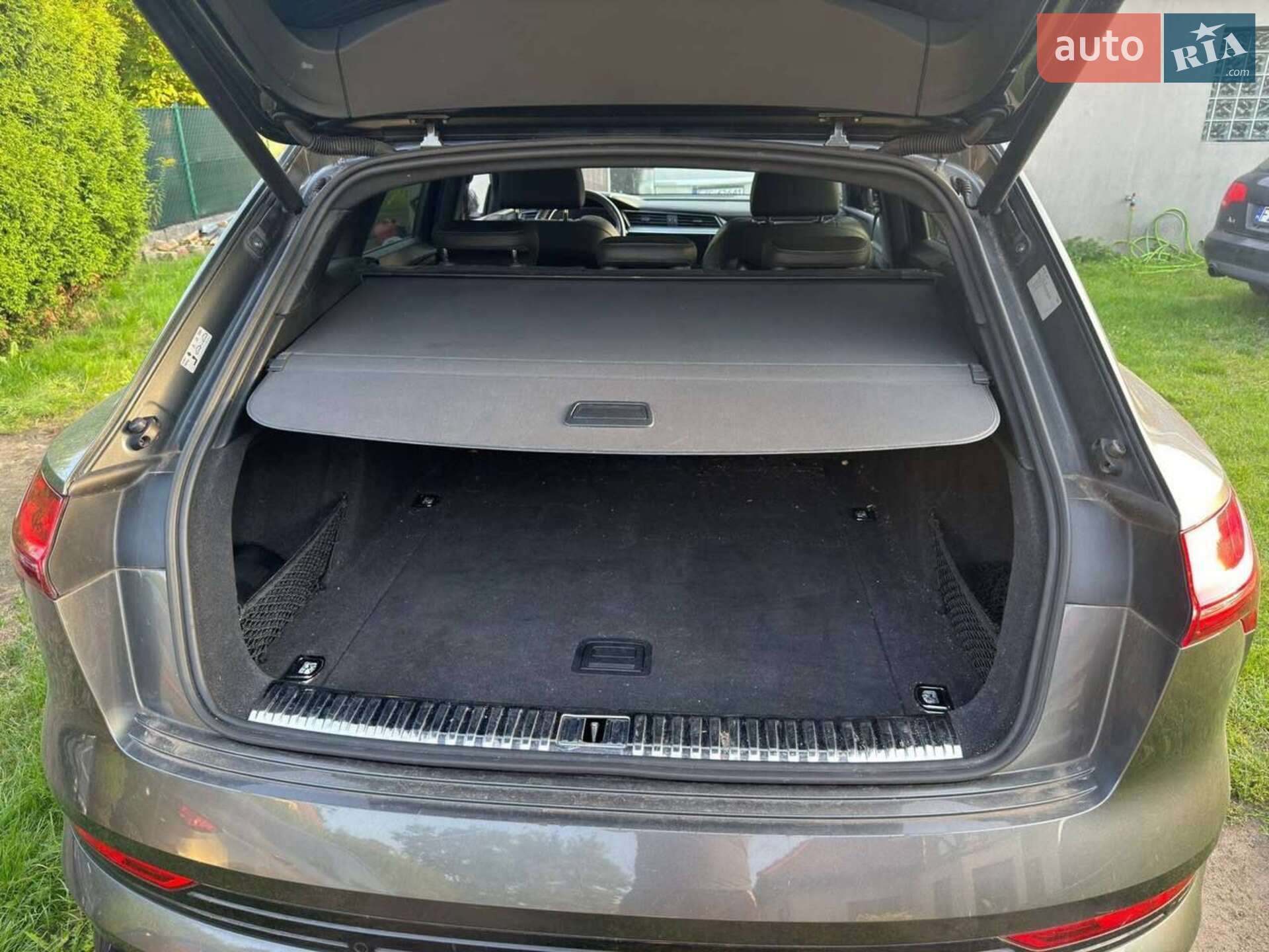 Audi e-tron 2019 VIN WAUZZZGEXLB016814 фото оголошення 6 з 23