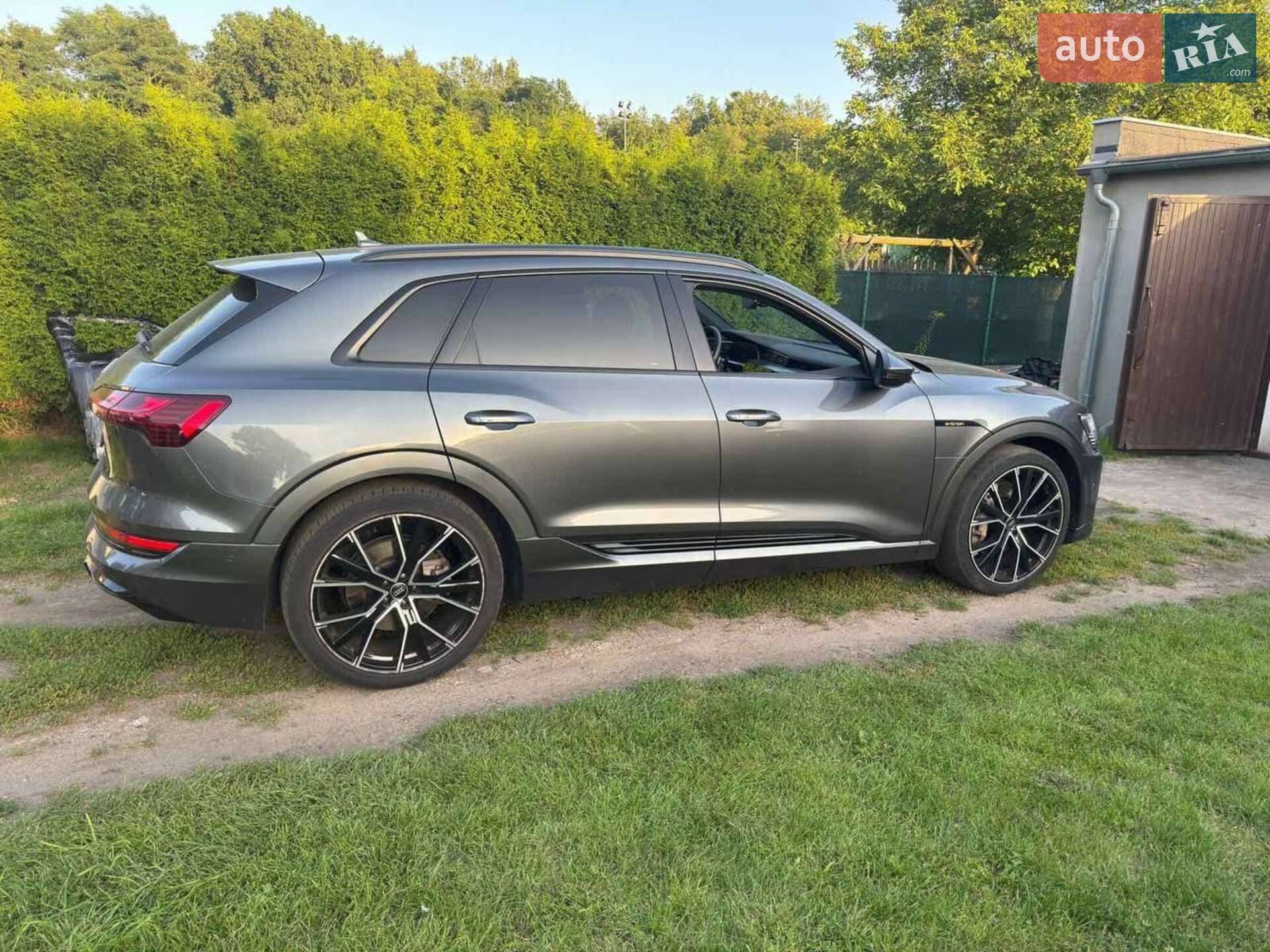 Audi e-tron 2019 VIN WAUZZZGEXLB016814 фото оголошення 8 з 23