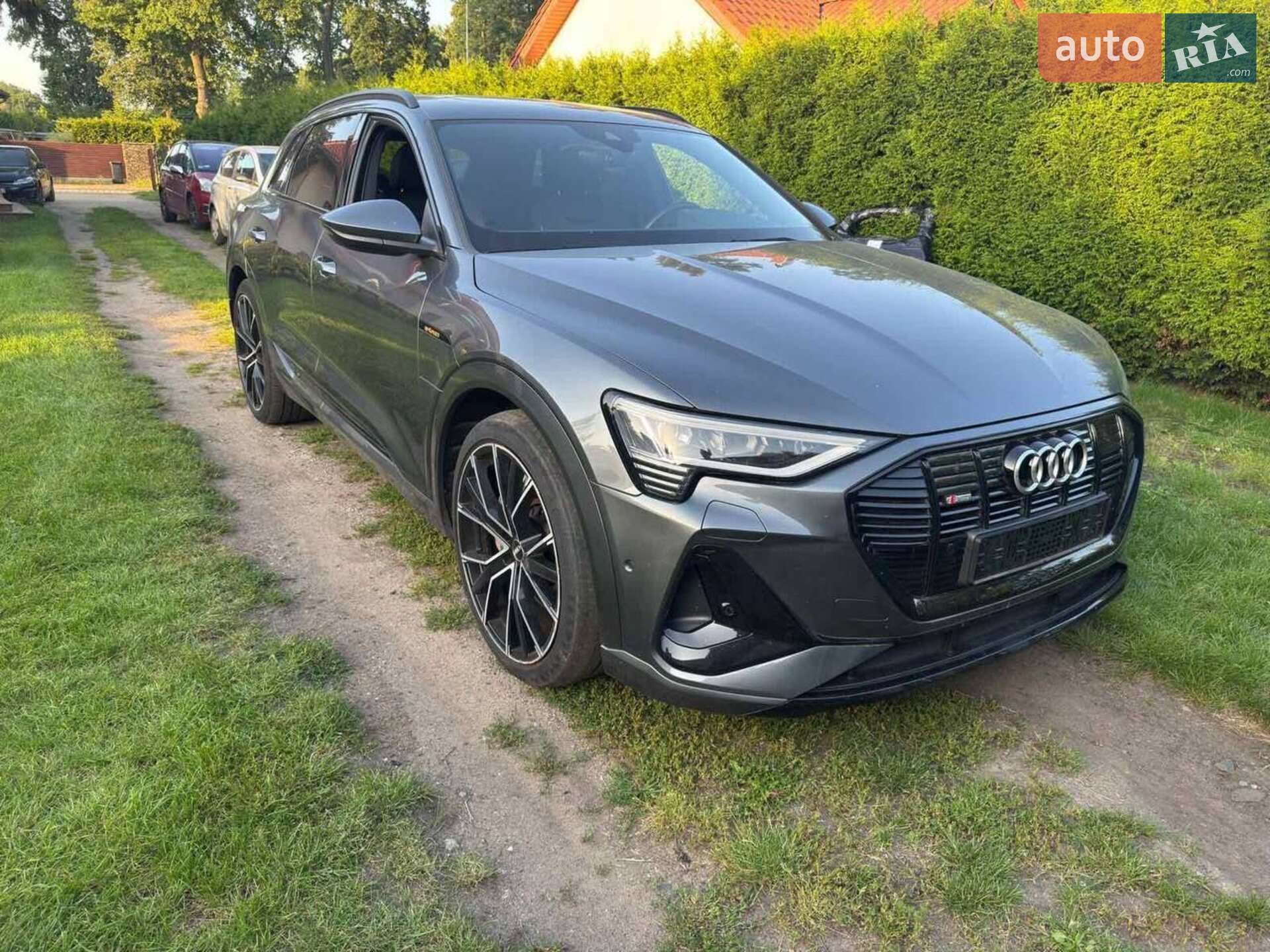 Audi e-tron 2019 VIN WAUZZZGEXLB016814 фото оголошення 10 з 23