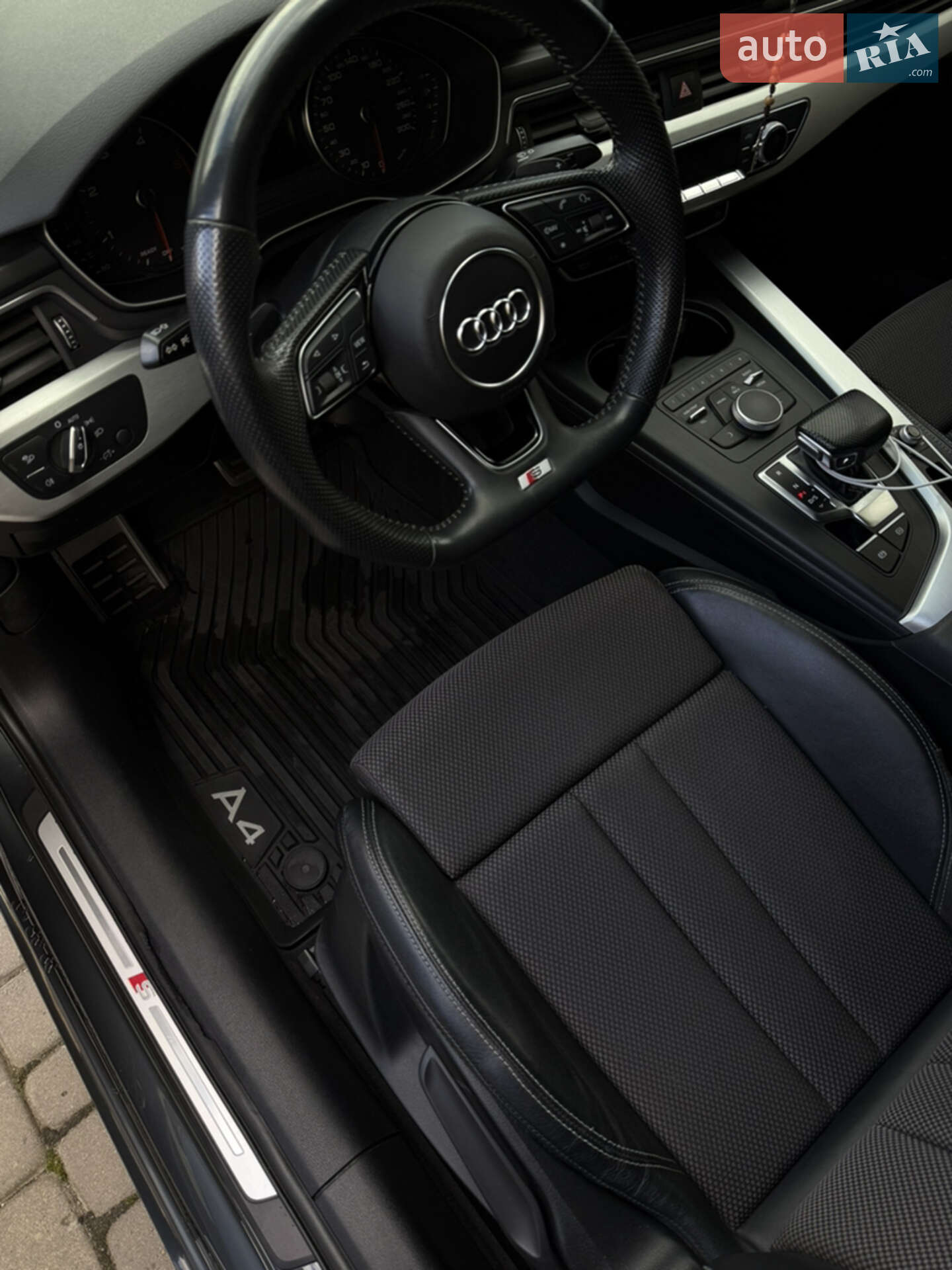Audi A4 2018 VIN WAUZZZF47JA189203 фото оголошення 3 з 17