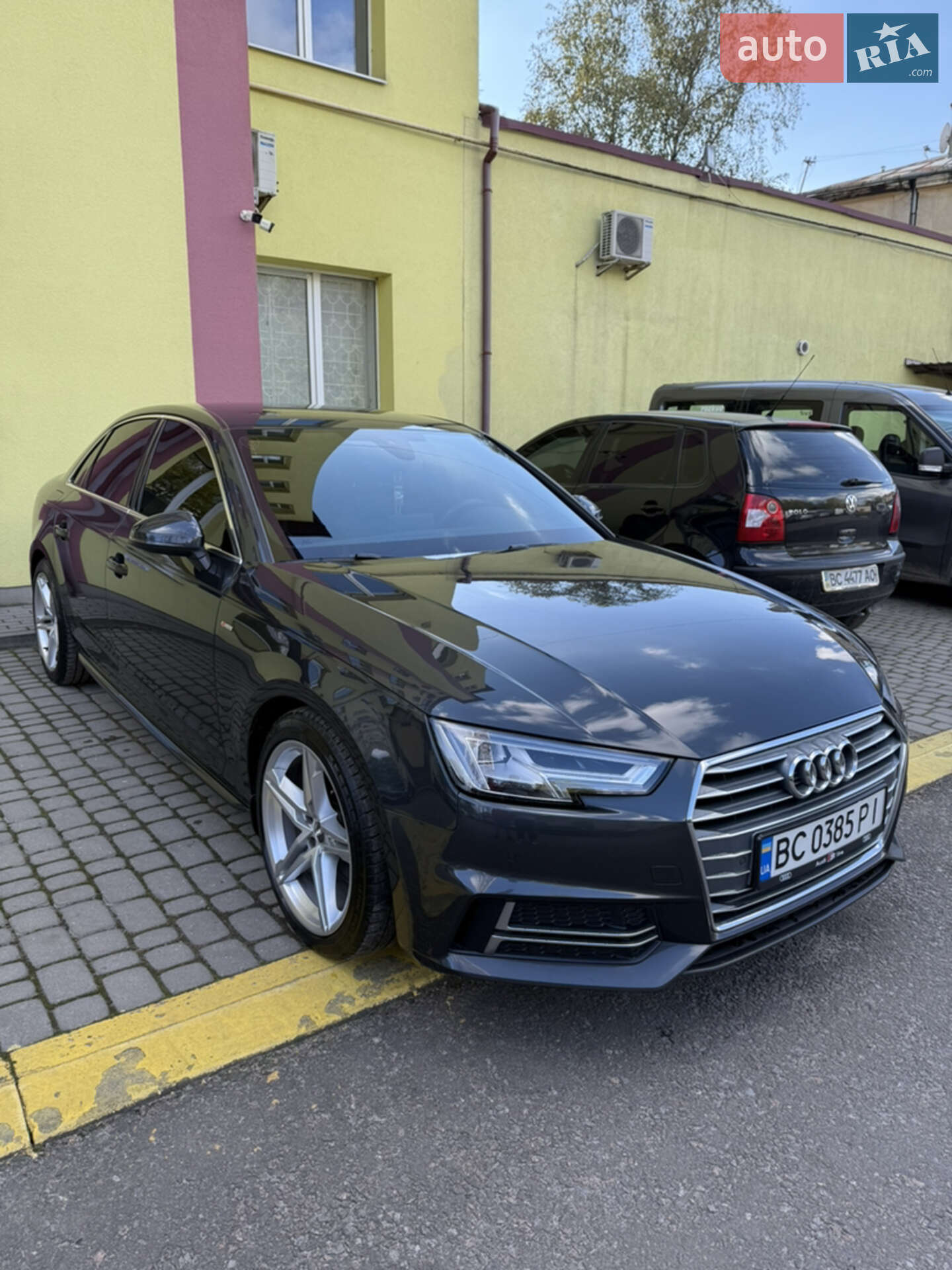 Audi A4 2018 VIN WAUZZZF47JA189203 фото оголошення 4 з 17