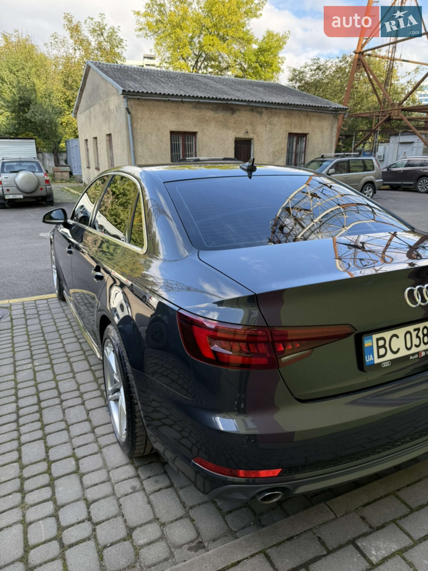 Audi A4 2018 VIN WAUZZZF47JA189203 фото оголошення 5 з 17