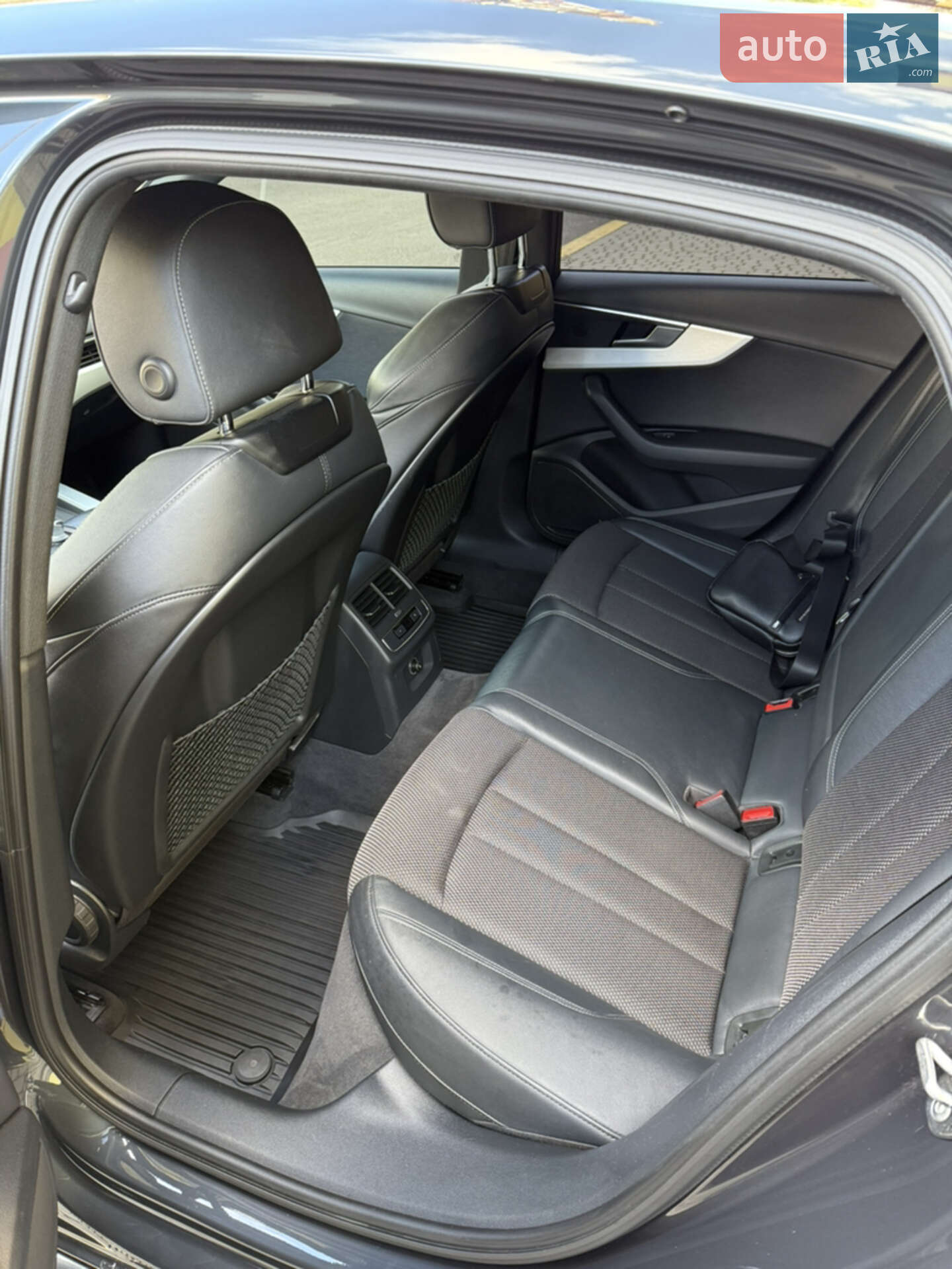 Audi A4 2018 VIN WAUZZZF47JA189203 фото оголошення 11 з 17