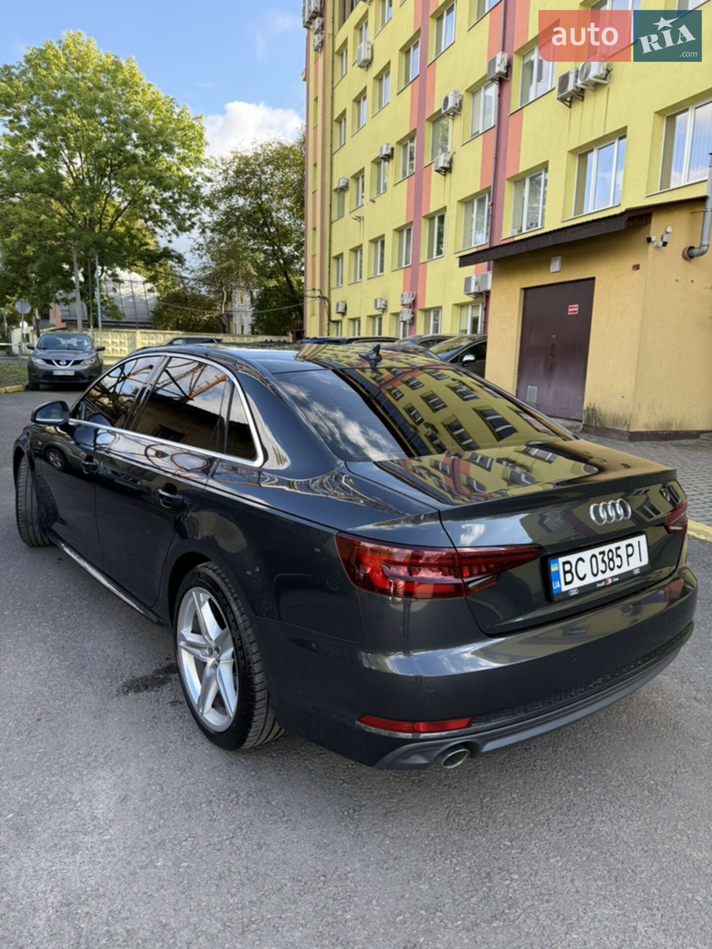 Audi A4 2018 VIN WAUZZZF47JA189203 фото оголошення 14 з 17