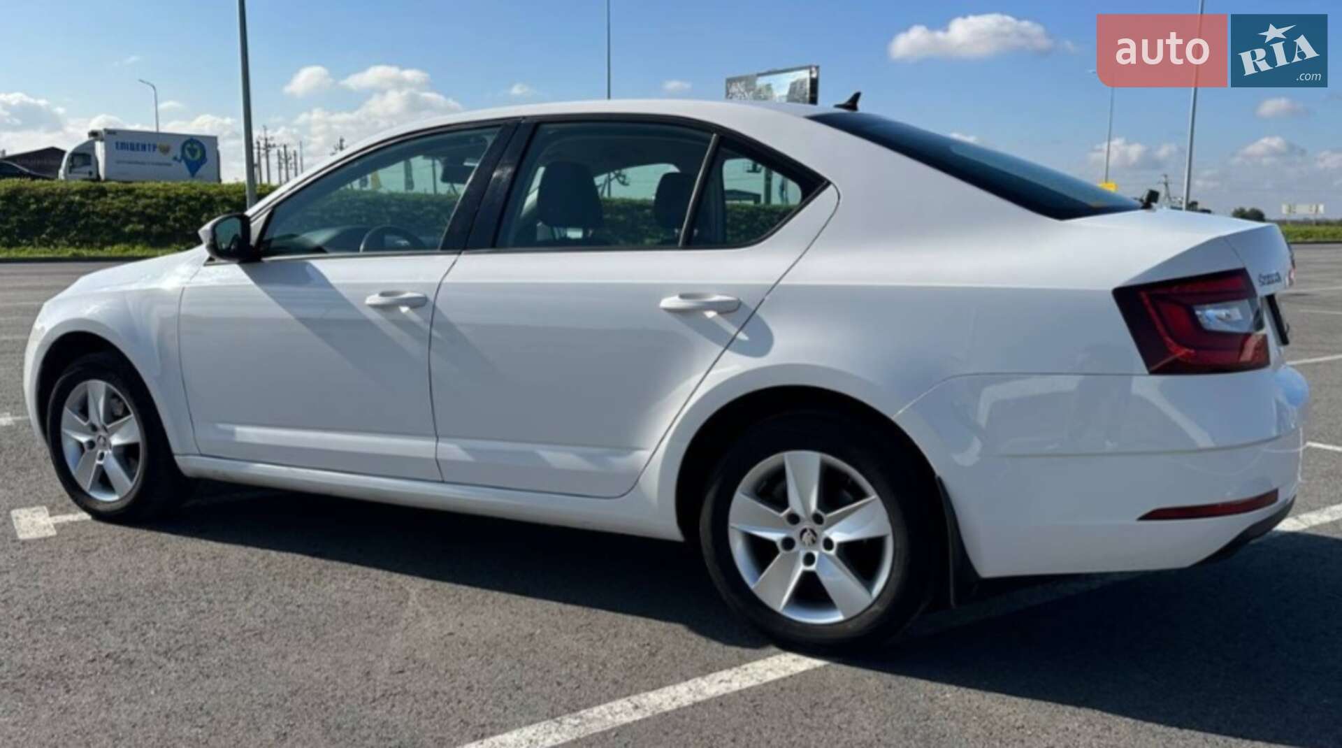 Skoda Octavia 2018 VIN TMBAC2NE7JB008971 фото оголошення 2 з 22