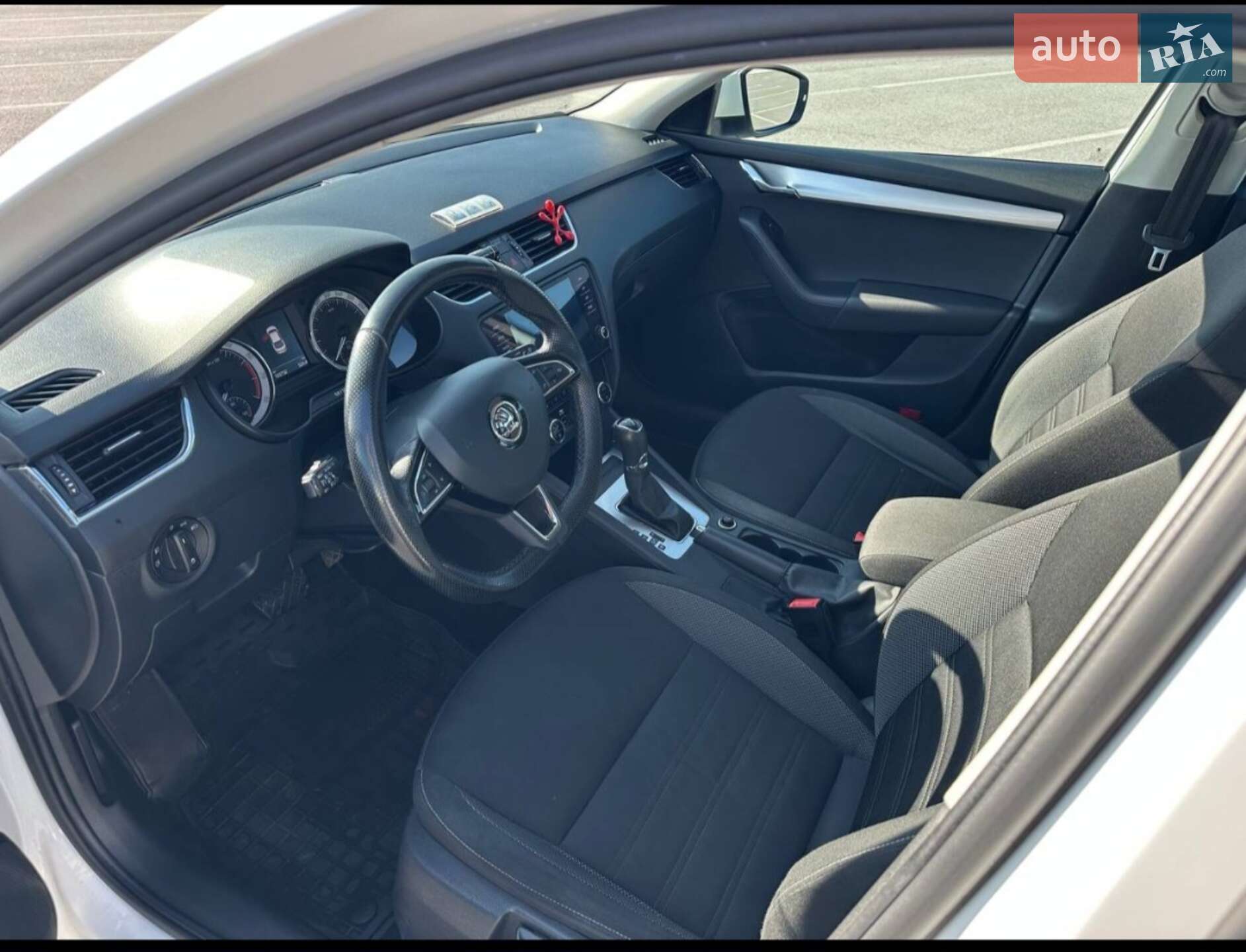 Skoda Octavia 2018 VIN TMBAC2NE7JB008971 фото оголошення 10 з 22