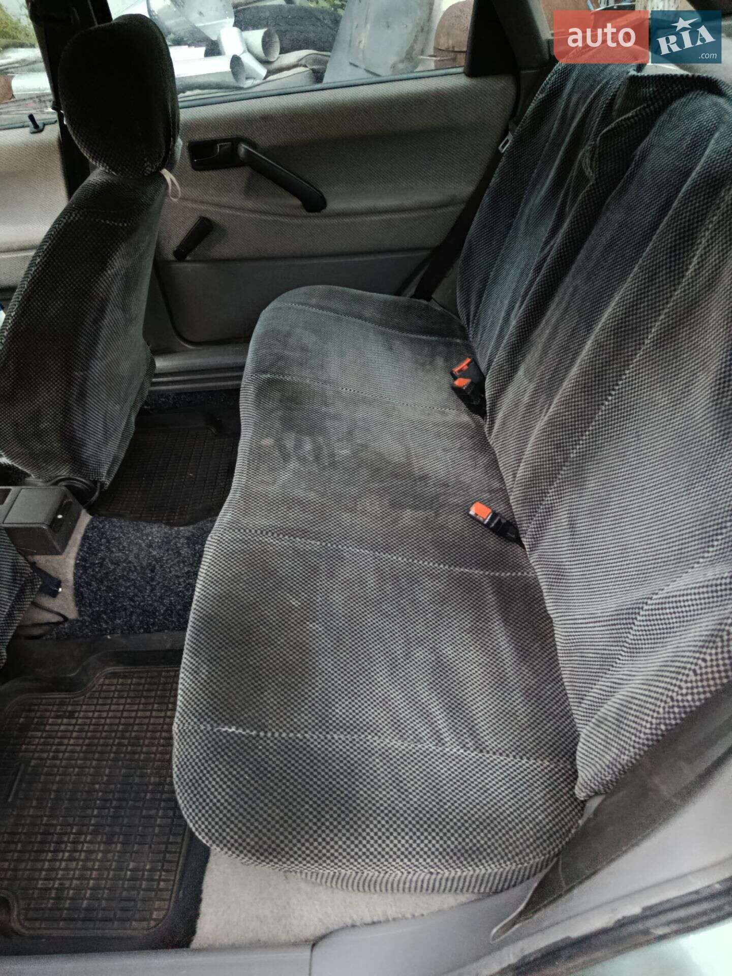 Volkswagen Passat 1988 VIN WVWZZZ31ZJE003435 фото оголошення 7 з 9