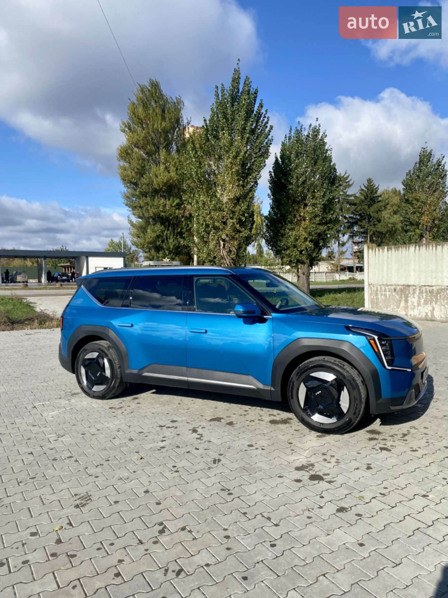 Kia EV9 2023 VIN KNDAFFS54R6024469 фото оголошення 2 з 16