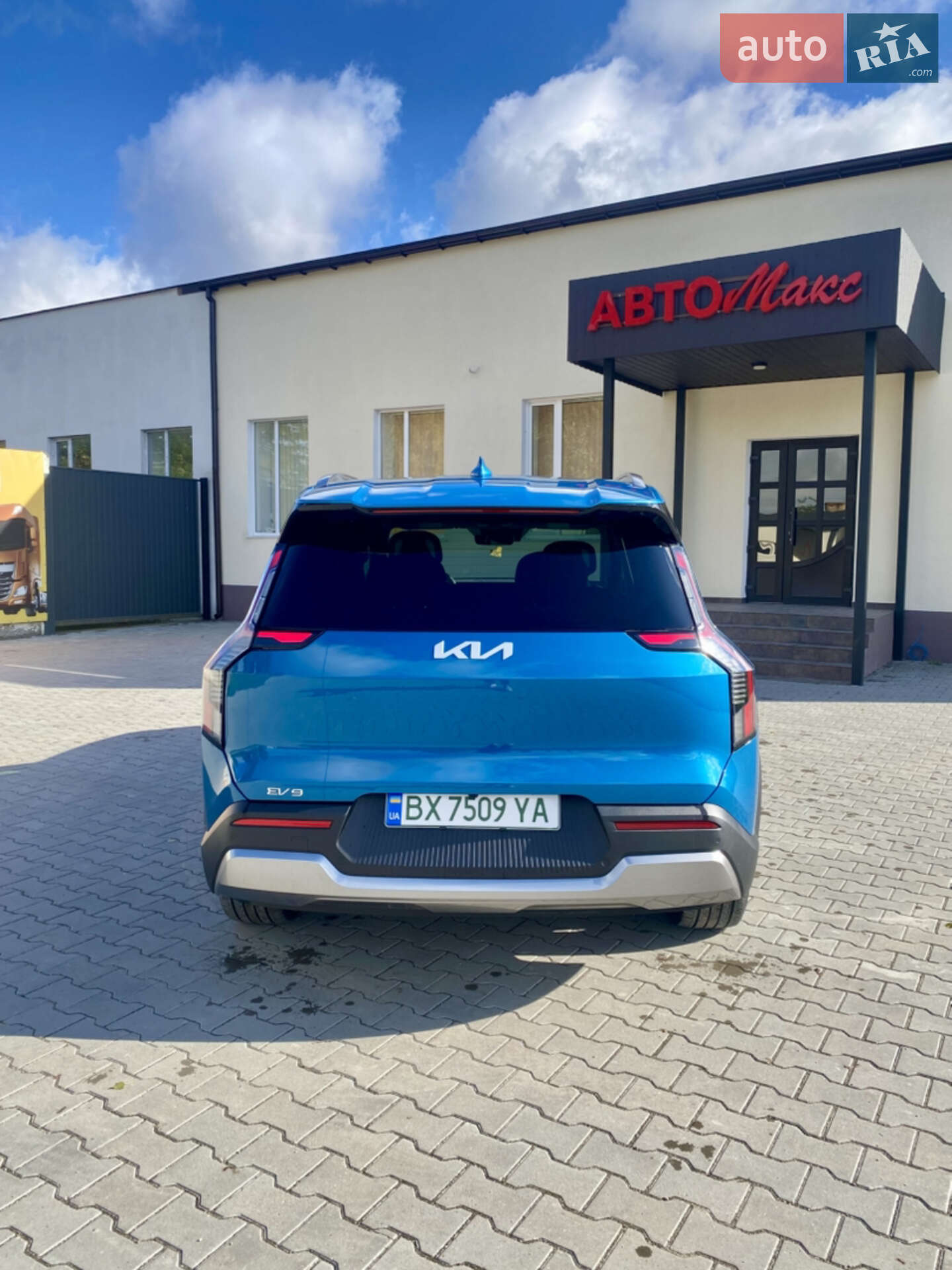 Kia EV9 2023 VIN KNDAFFS54R6024469 фото оголошення 4 з 16