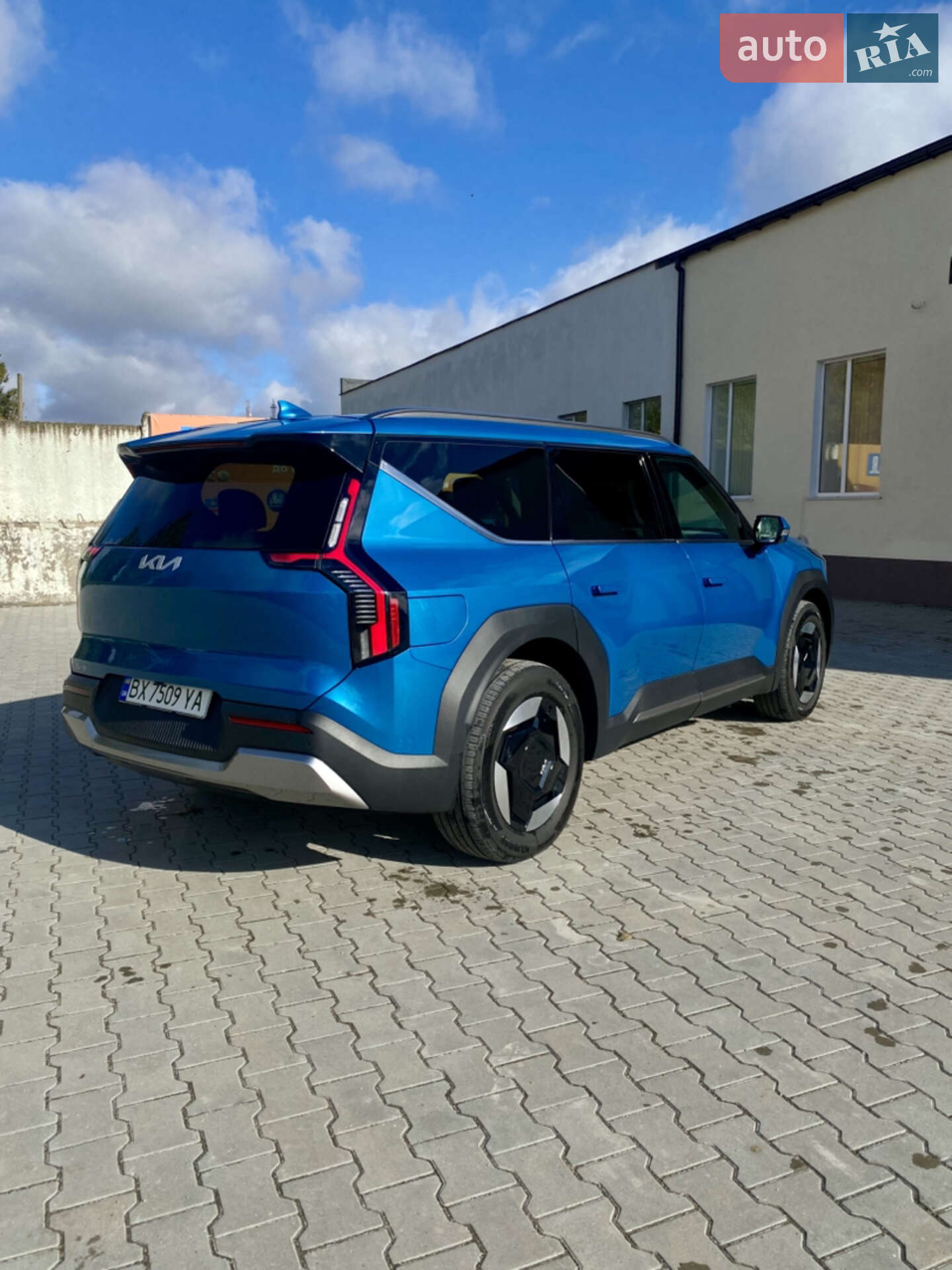Kia EV9 2023 VIN KNDAFFS54R6024469 фото оголошення 3 з 16