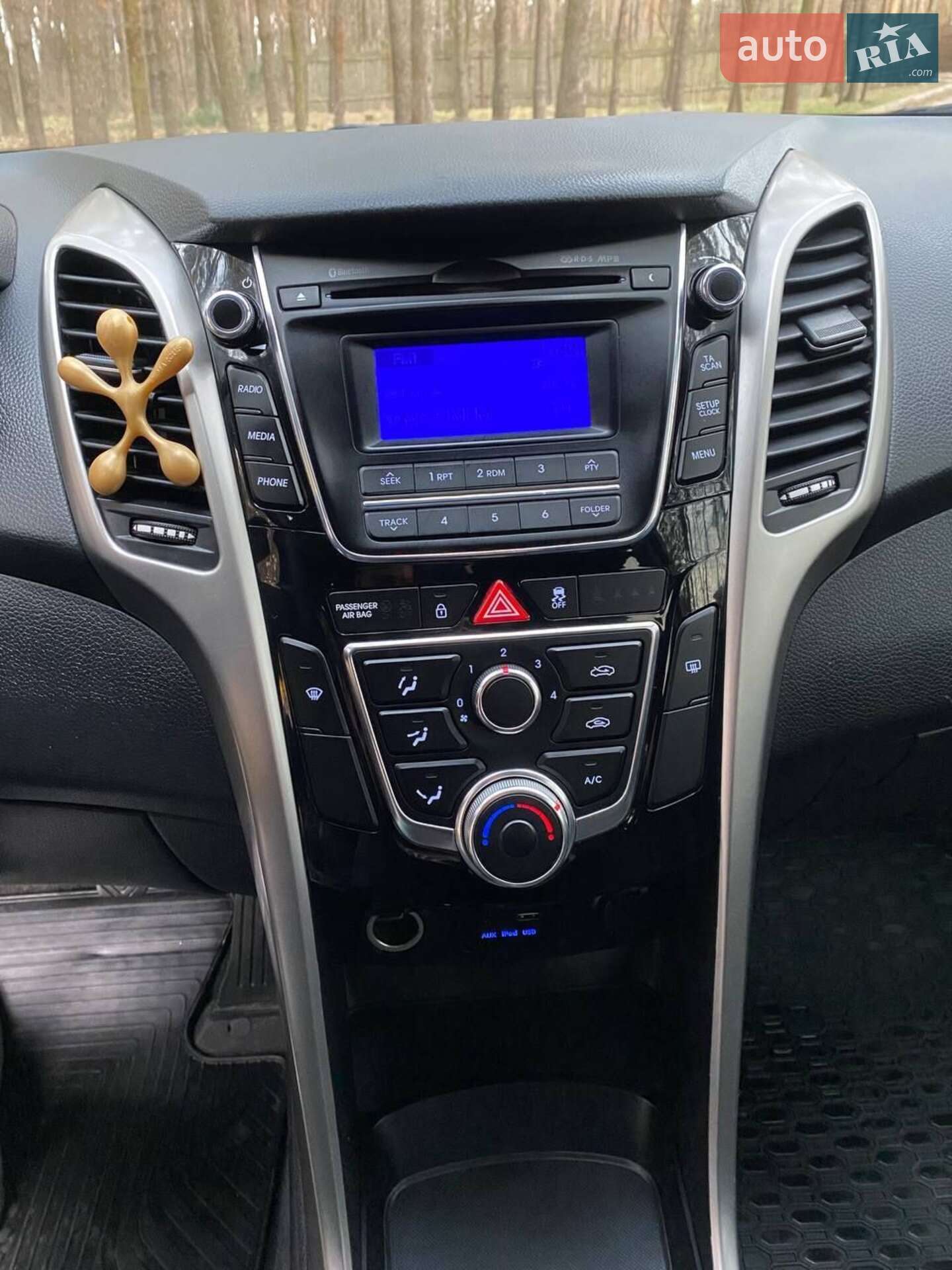 Hyundai i30 2017 VIN TMAD281UAHJ145352 фото оголошення 2 з 10