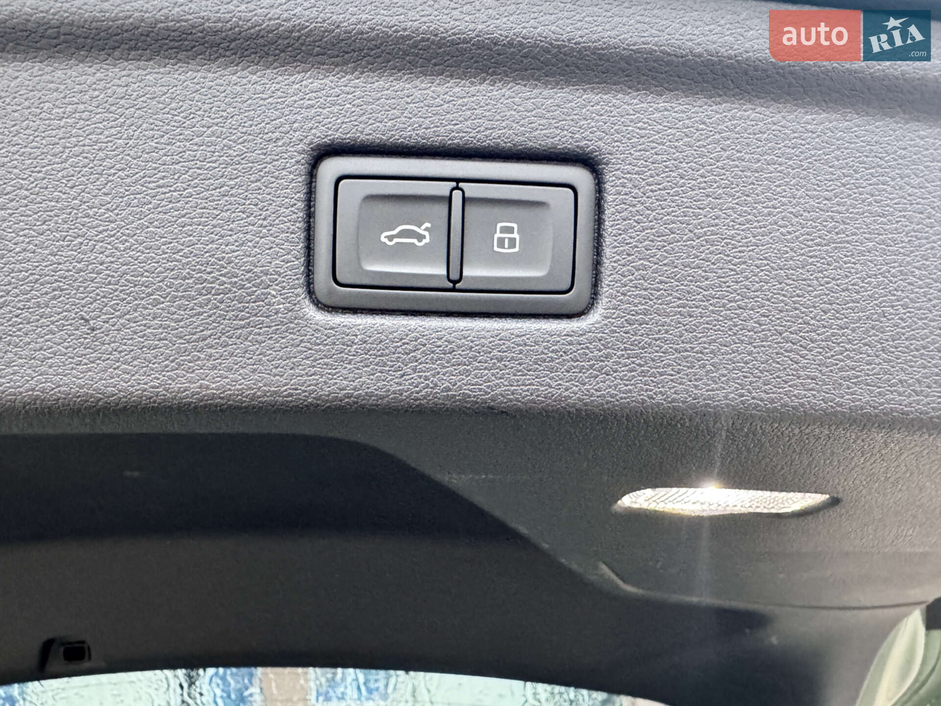 Audi A5 2021 VIN WAUCBCF51NA017318 фото оголошення 4 з 10