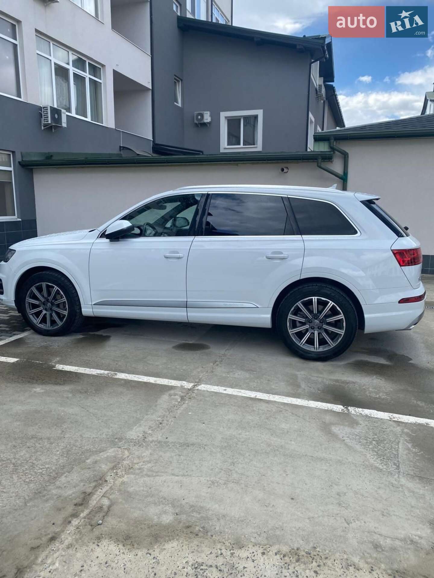 Audi Q7 2018 VIN WA1LAAF76JD030175 фото оголошення 3 з 22