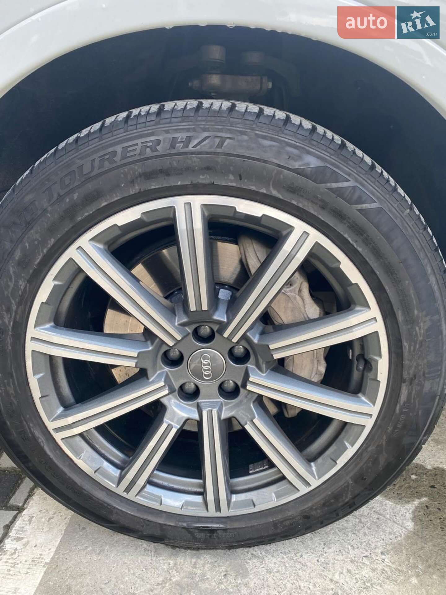 Audi Q7 2018 VIN WA1LAAF76JD030175 фото оголошення 8 з 22