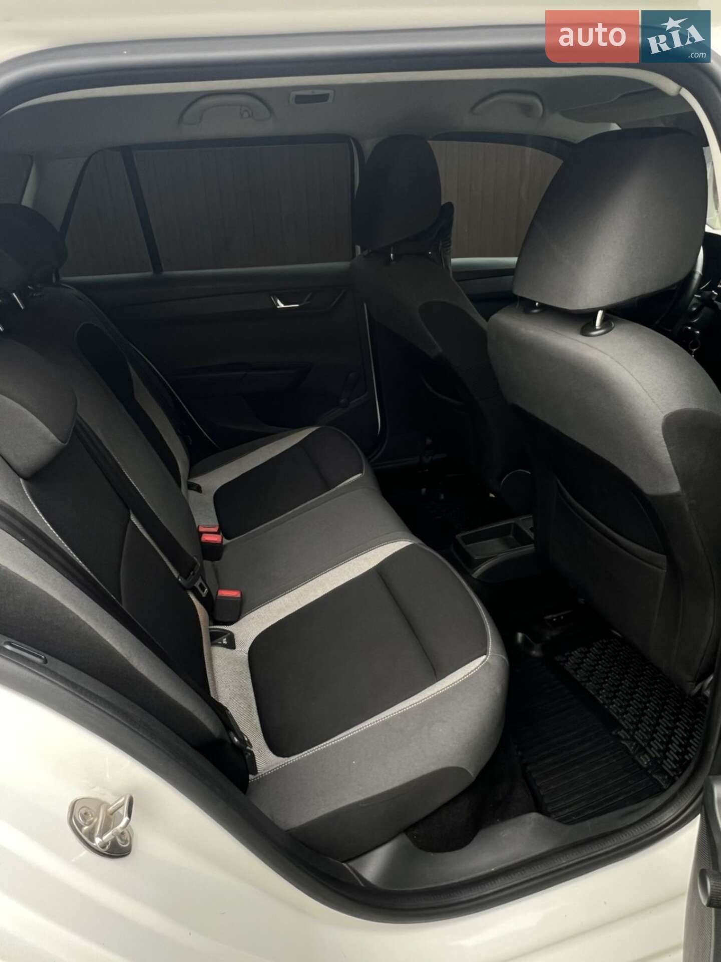 Skoda Fabia 2015 VIN TMBJJ6NJ9GZ013289 фото оголошення 9 з 24