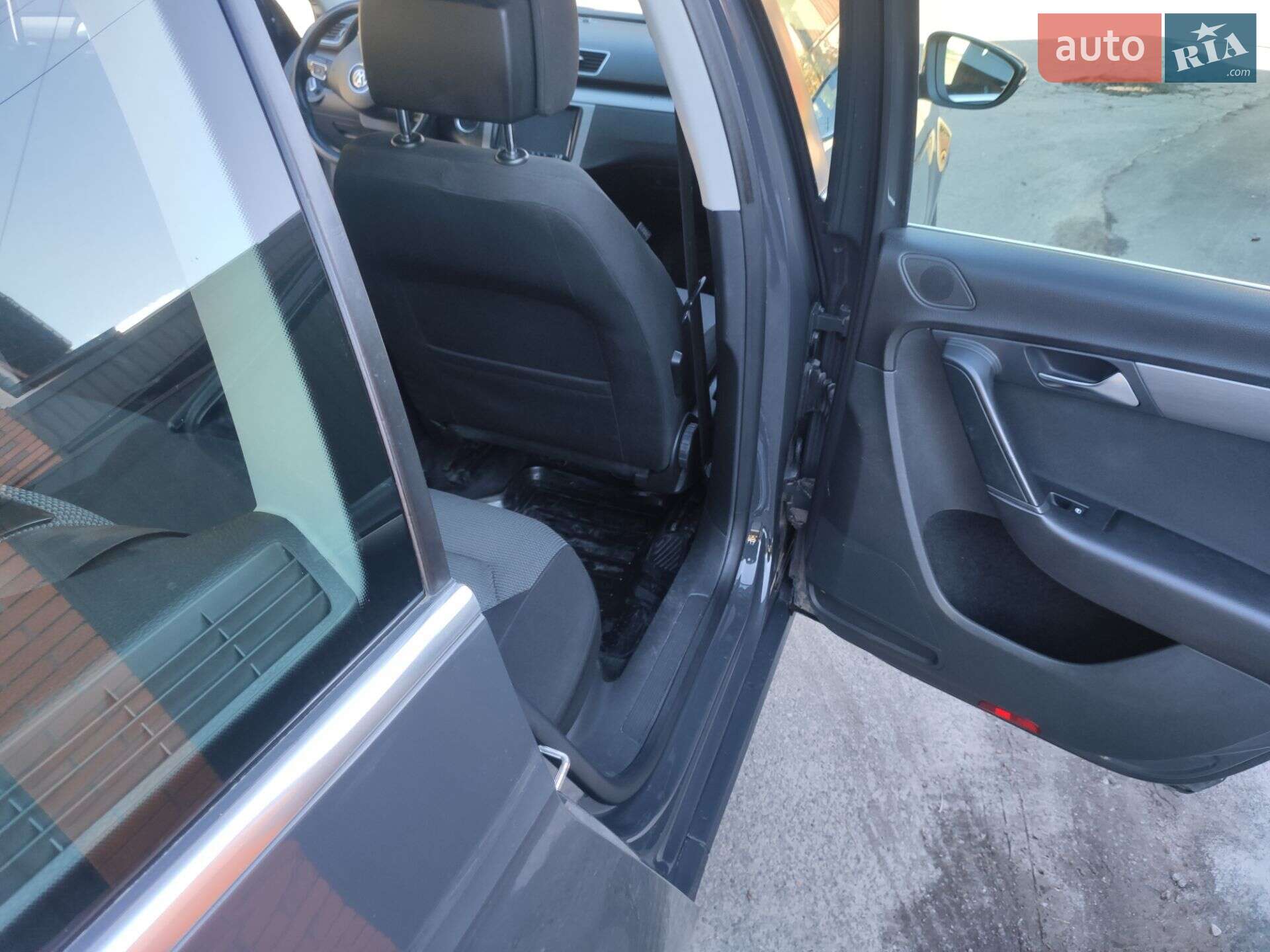 Volkswagen Passat 2011 VIN WVWZZZ3CZCE002238 фото оголошення 2 з 10