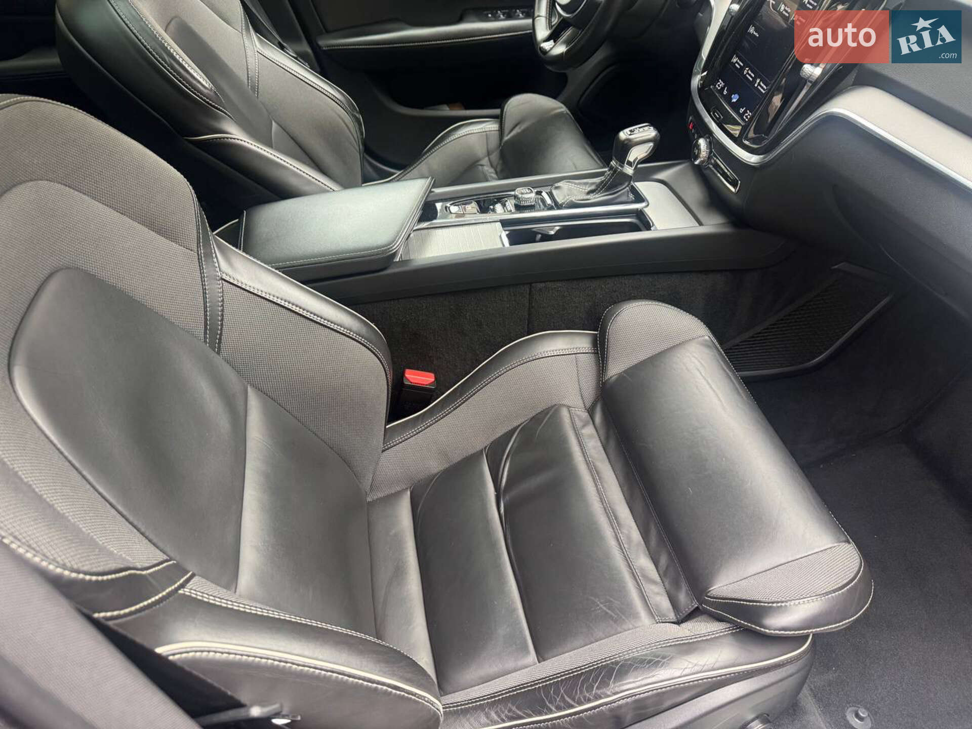 Volvo V60 2020 VIN YV1ZW72UDL2383861 фото оголошення 28 з 39