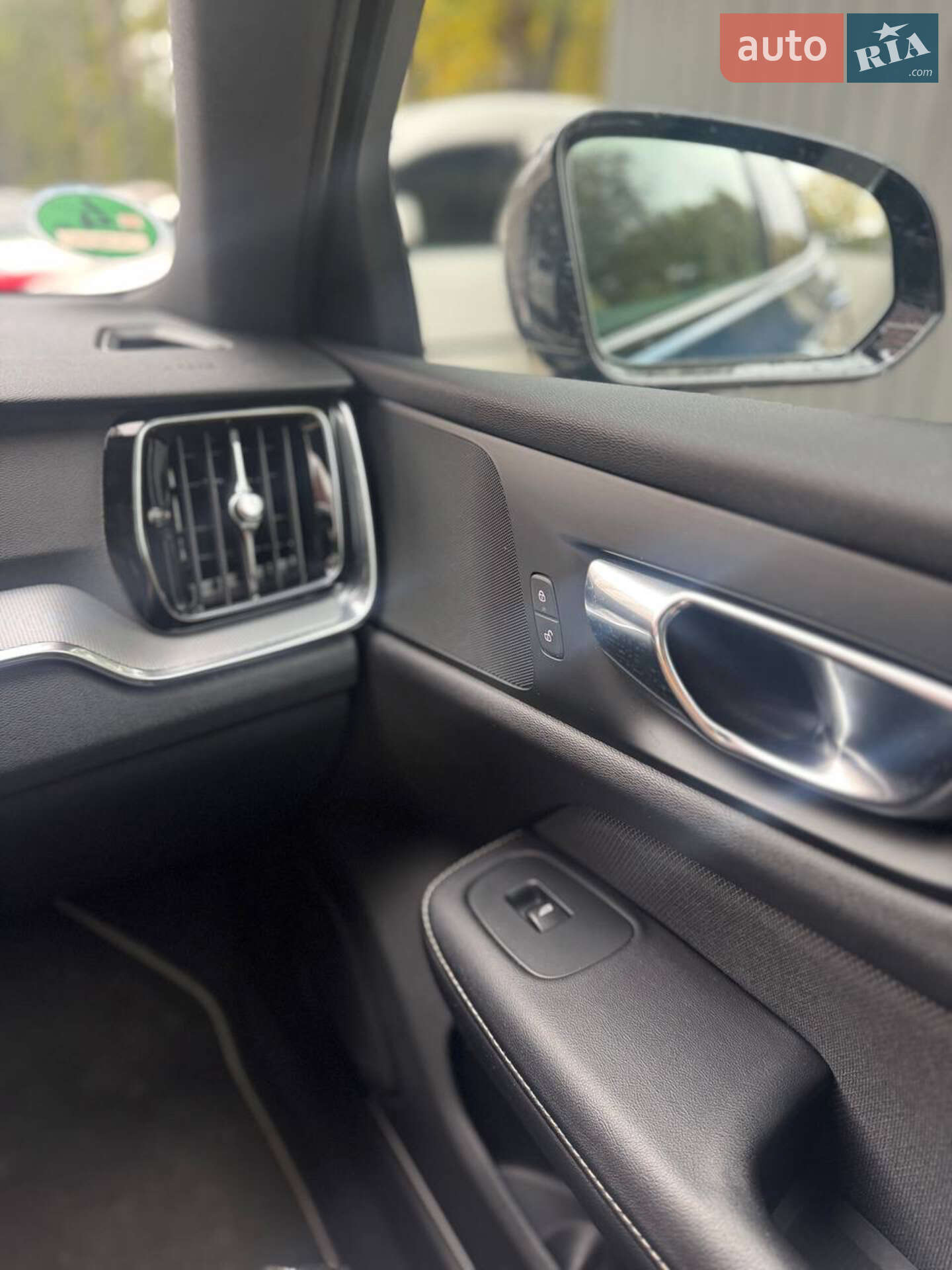 Volvo V60 2020 VIN YV1ZW72UDL2383861 фото оголошення 38 з 39