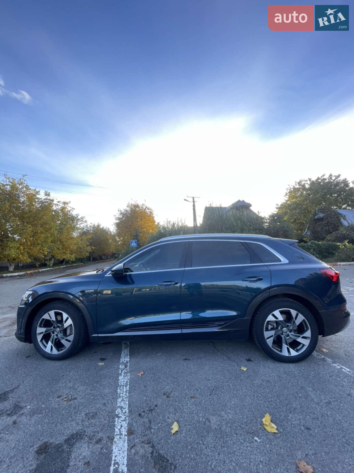 Audi e-tron 2021 VIN WAUZZZGE2MB010698 фото оголошення 2 з 28