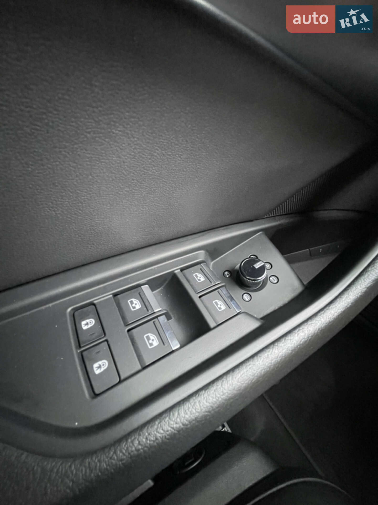 Audi e-tron 2021 VIN WAUZZZGE2MB010698 фото оголошення 17 з 28