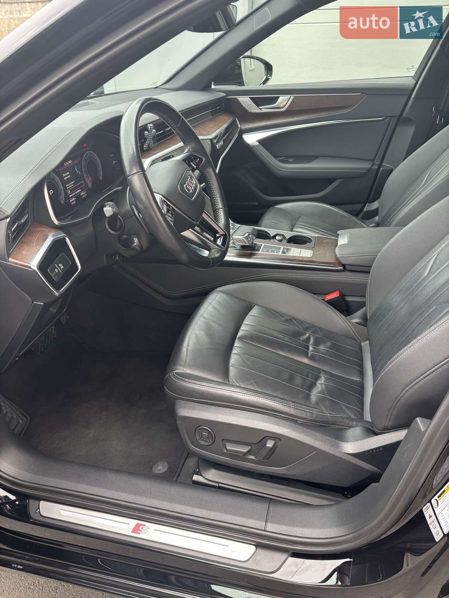 Audi A6 2019 VIN WAUL2AF22KN099722 фото оголошення 16 з 26