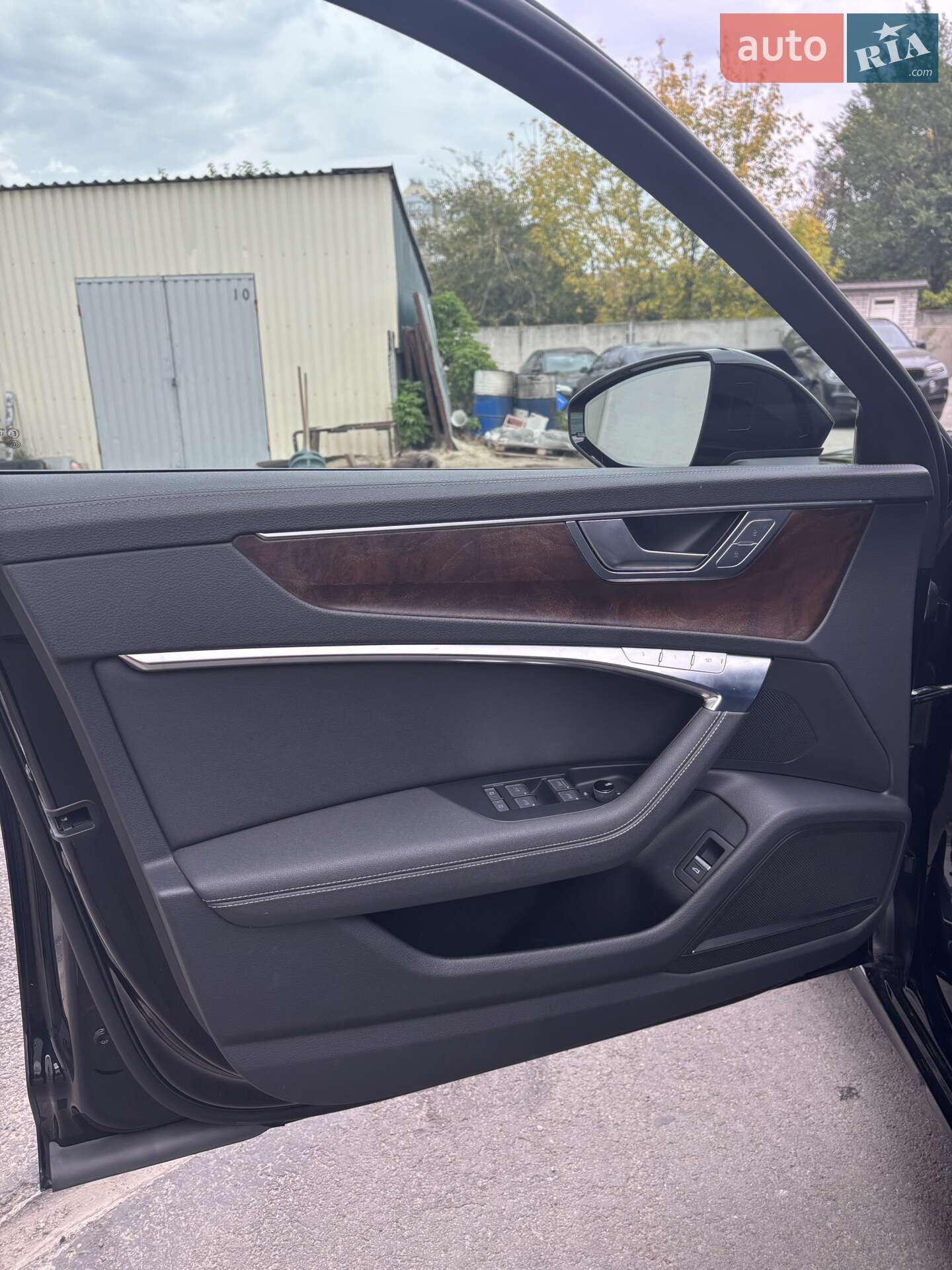 Audi A6 2019 VIN WAUL2AF22KN099722 фото оголошення 15 з 26
