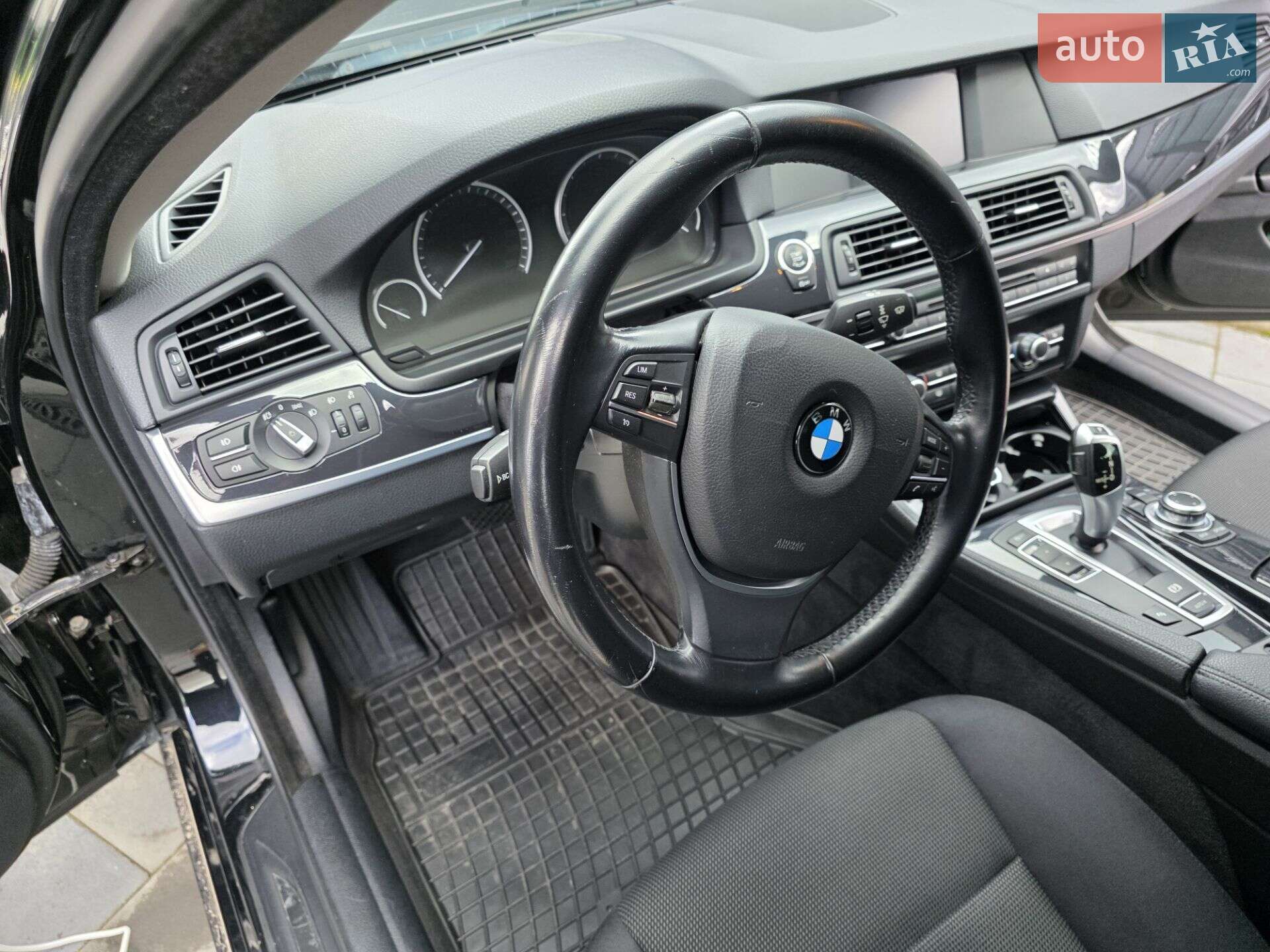 BMW 5 Series 2012 VIN WBAMX11030DY00914 фото оголошення 17 з 32