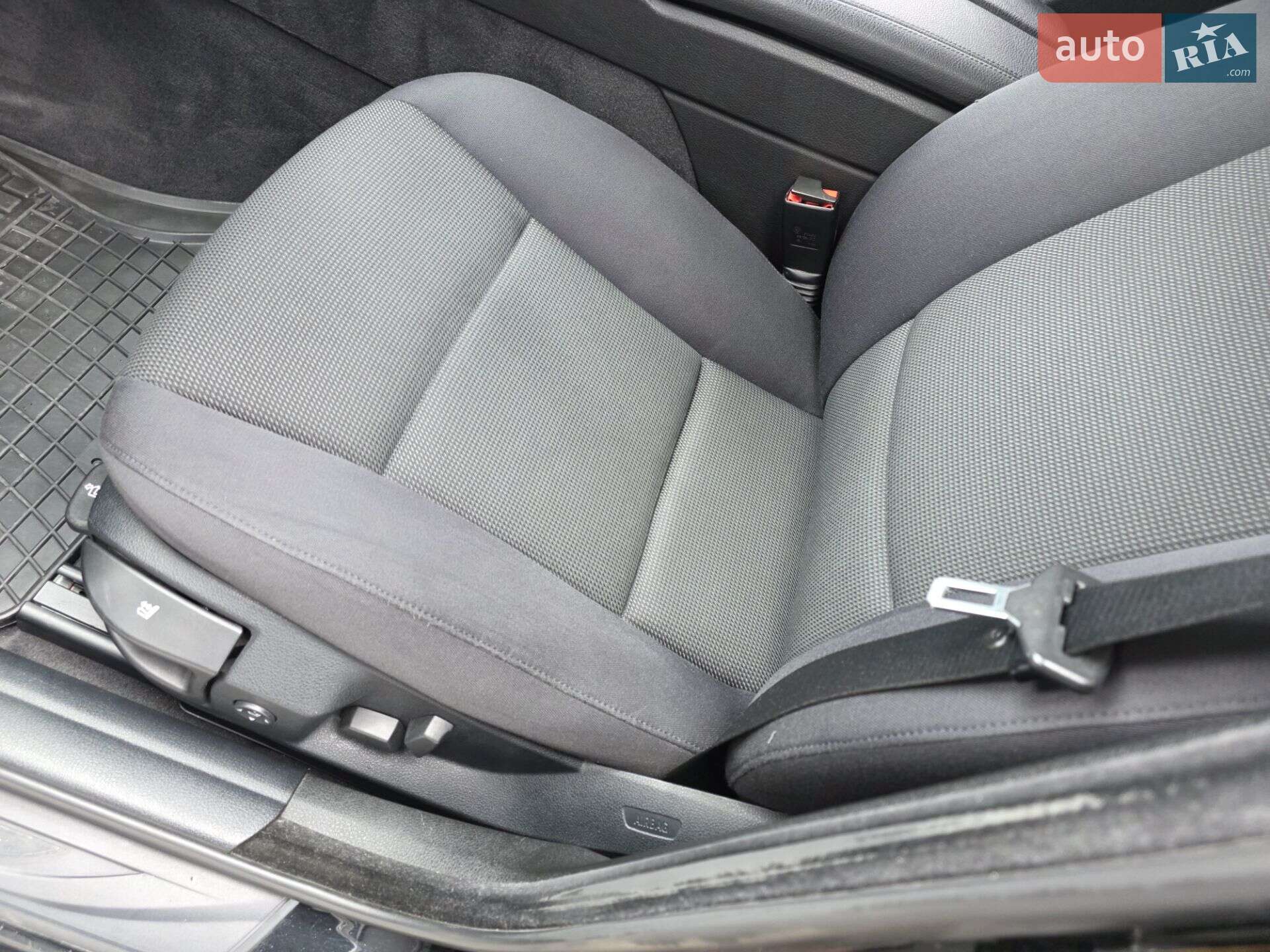 BMW 5 Series 2012 VIN WBAMX11030DY00914 фото оголошення 22 з 32