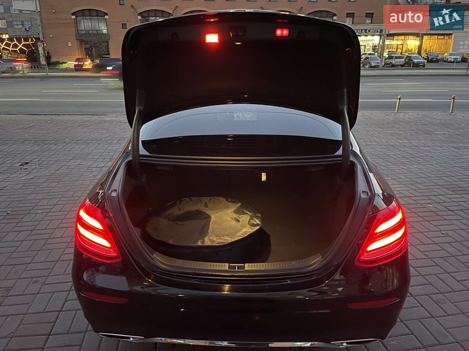 Mercedes-Benz E-Class 2016 VIN WDDZF4KBXHA061945 фото оголошення 18 з 29