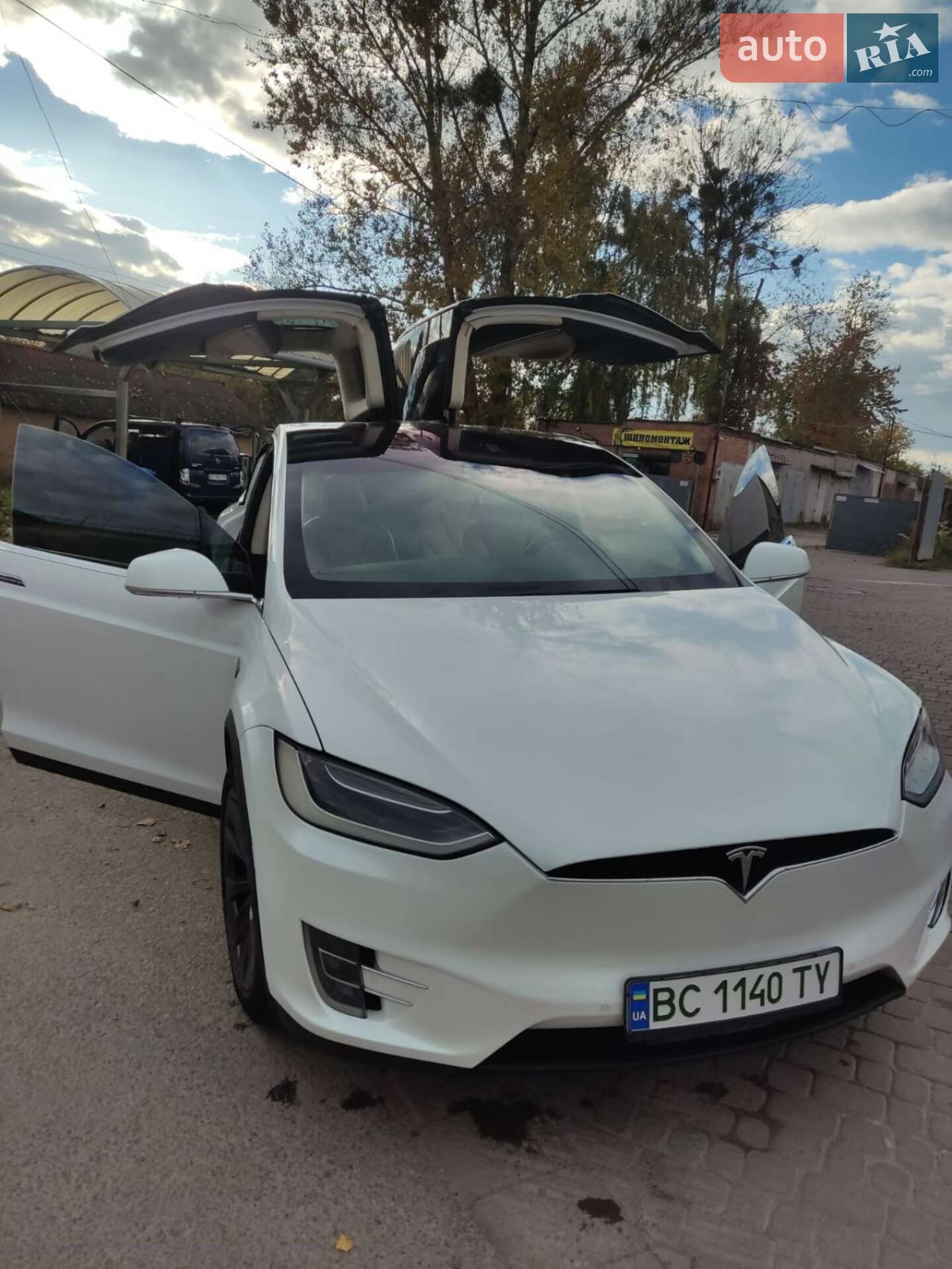 Tesla Model X 2015 VIN 5YJXCBE45GFS00610 фото оголошення 2 з 28