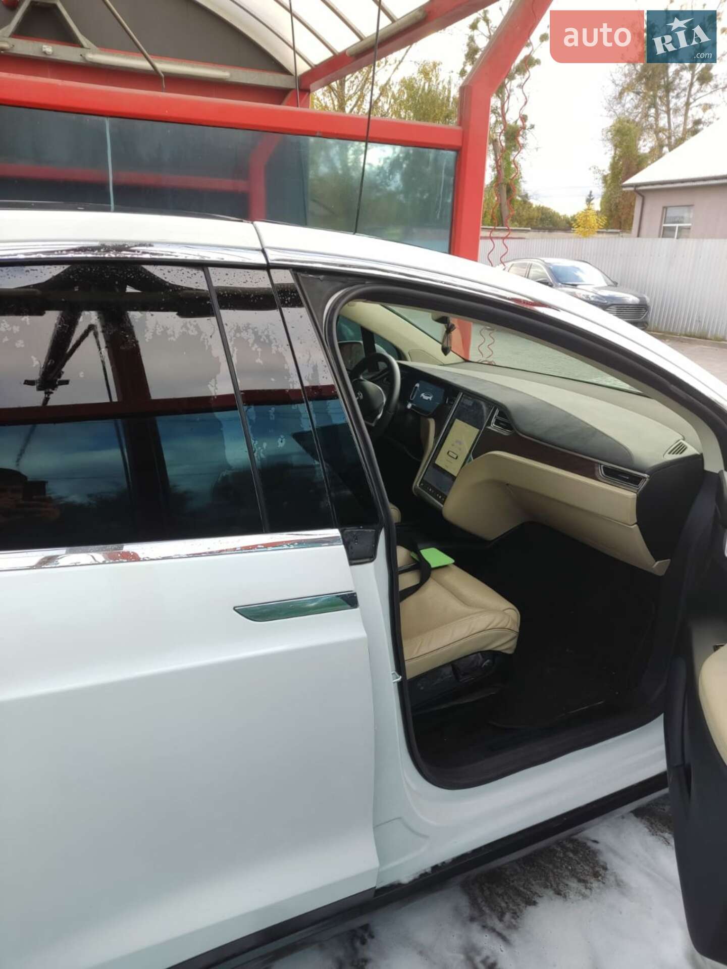 Tesla Model X 2015 VIN 5YJXCBE45GFS00610 фото оголошення 4 з 28