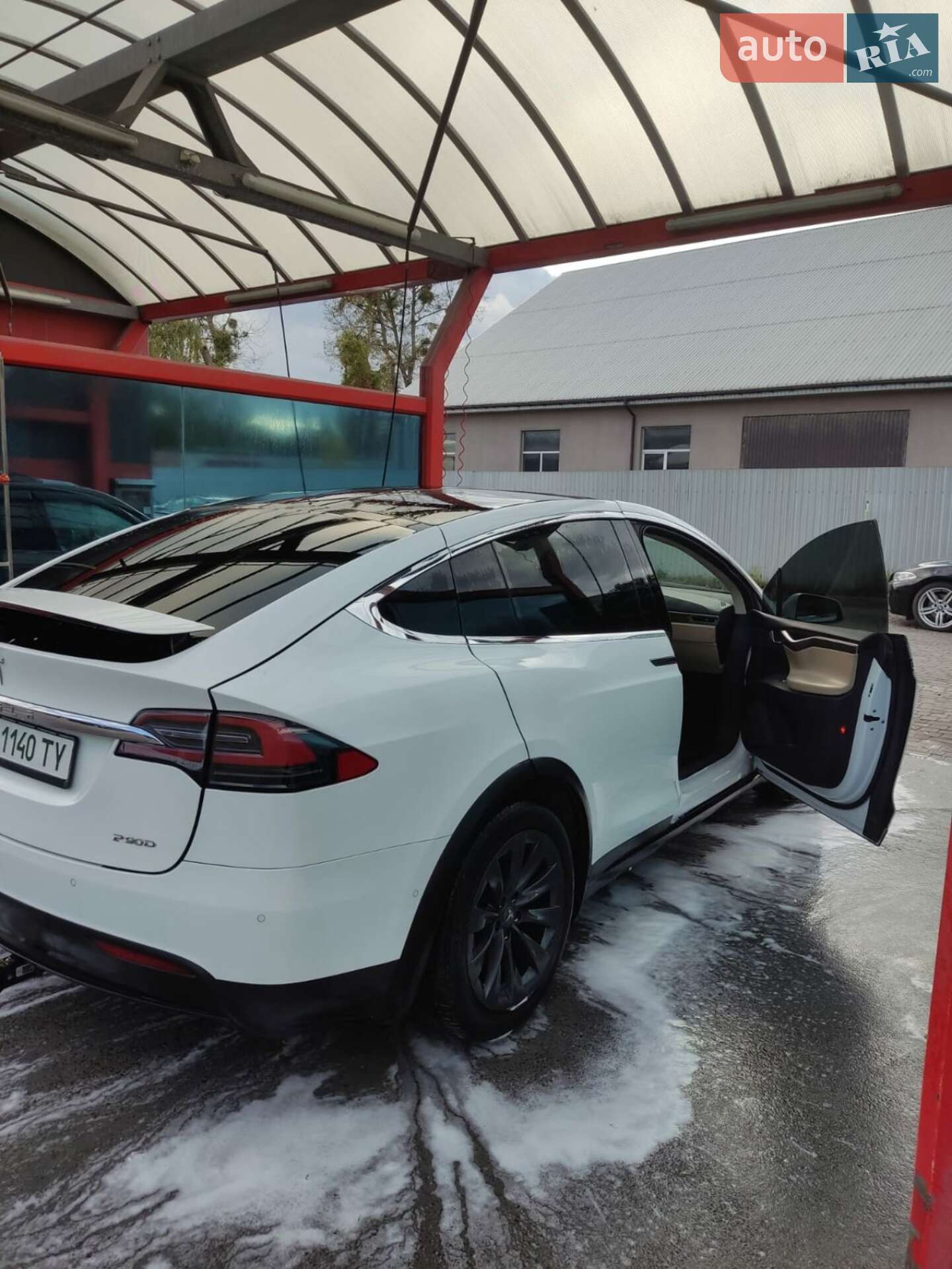 Tesla Model X 2015 VIN 5YJXCBE45GFS00610 фото оголошення 7 з 28