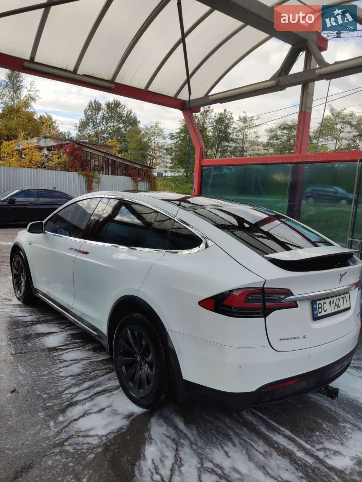 Tesla Model X 2015 VIN 5YJXCBE45GFS00610 фото оголошення 9 з 28