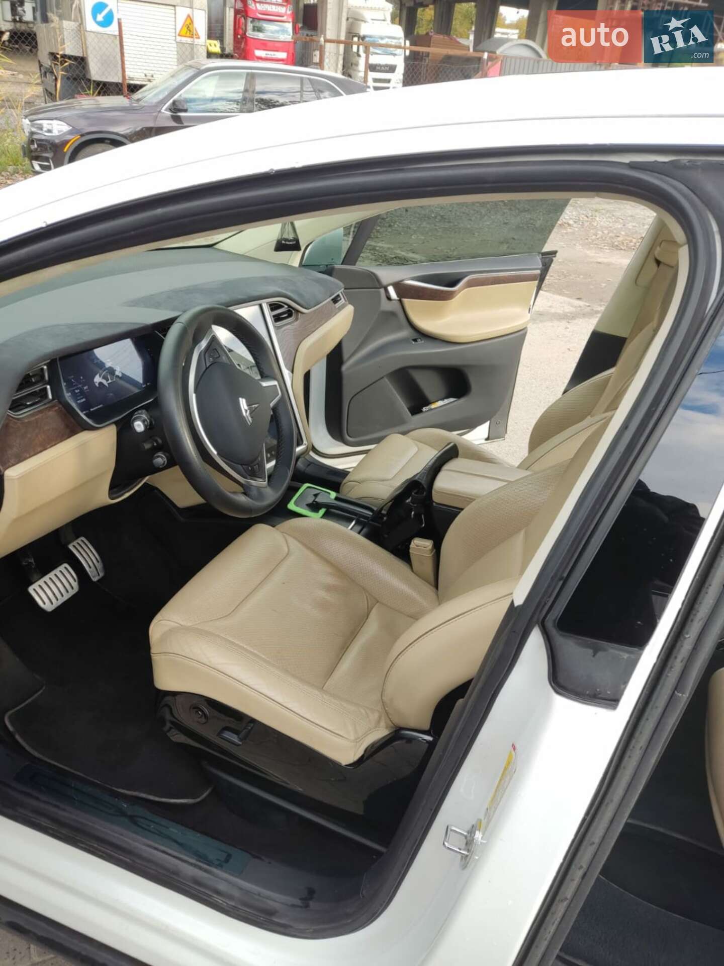 Tesla Model X 2015 VIN 5YJXCBE45GFS00610 фото оголошення 18 з 28