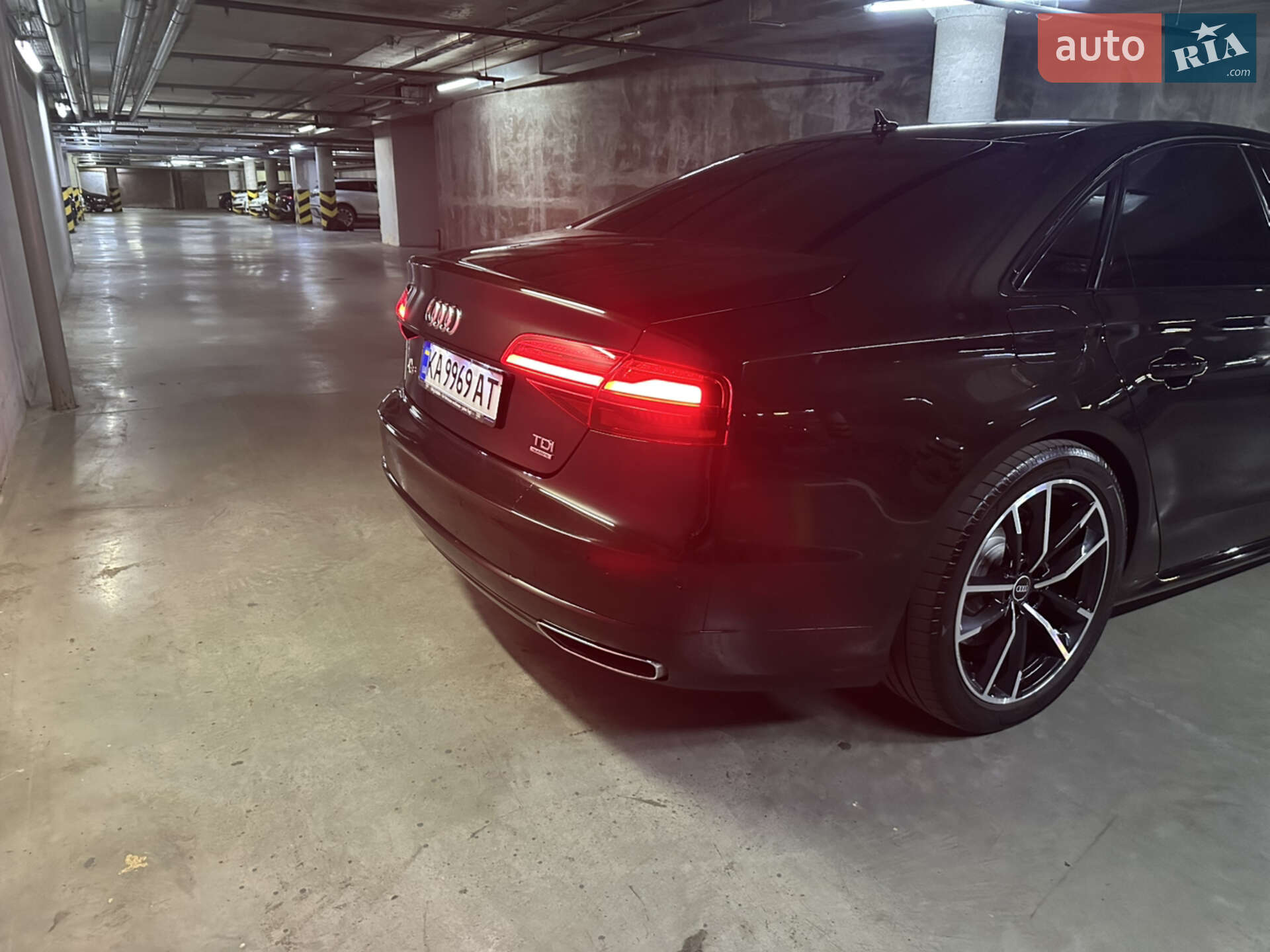Audi A8 2017 VIN WAUZZZ4H5HN015820 фото оголошення 6 з 25