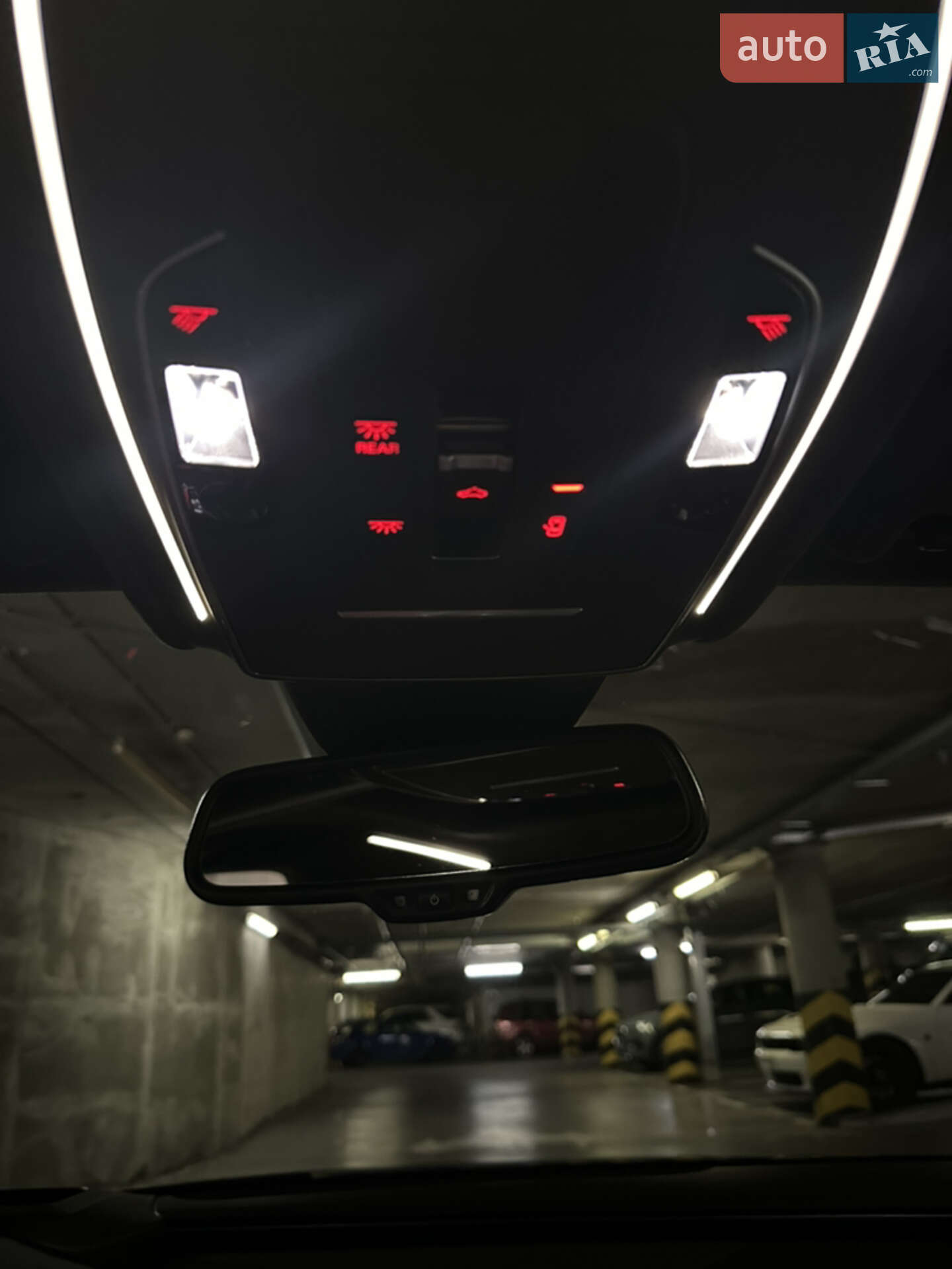 Audi A8 2017 VIN WAUZZZ4H5HN015820 фото оголошення 12 з 25