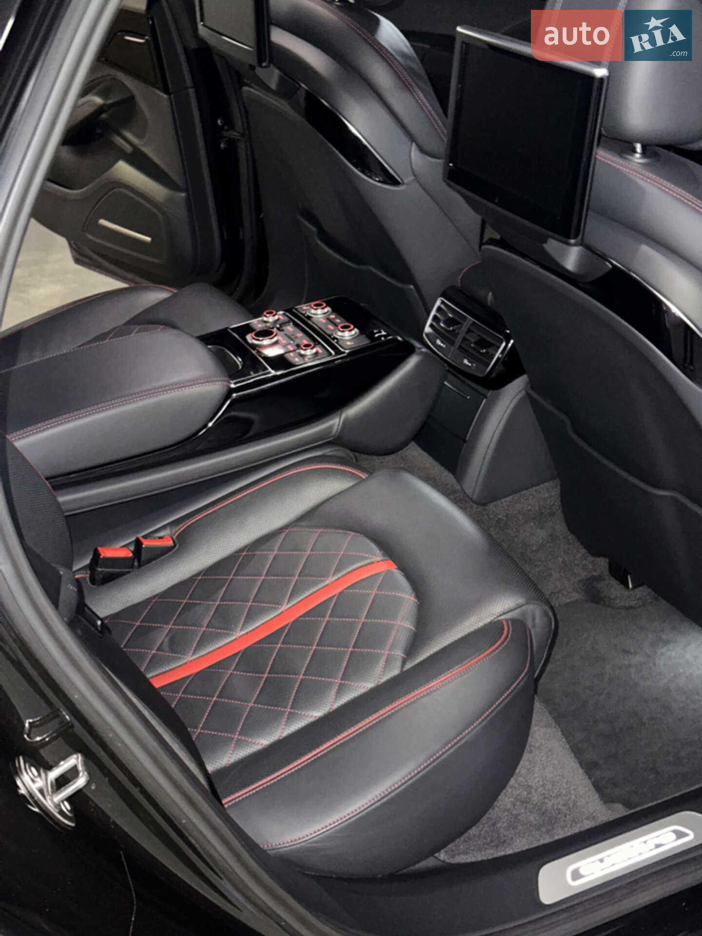Audi A8 2017 VIN WAUZZZ4H5HN015820 фото оголошення 20 з 25